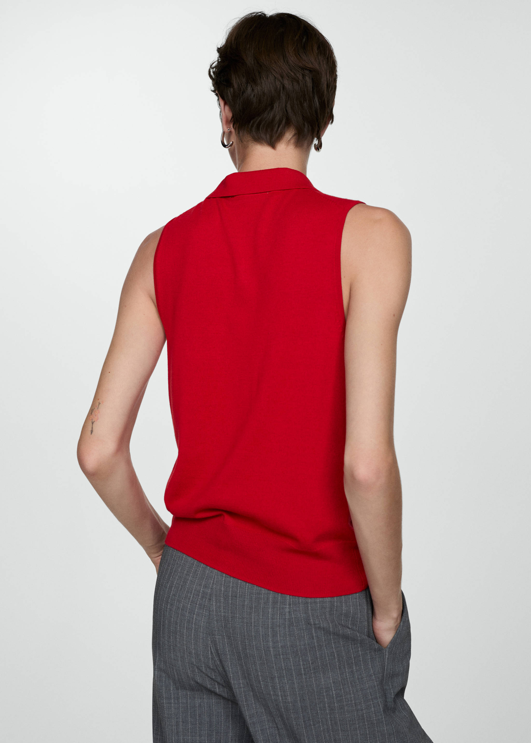 Fine-knit polo neck gilet - Reverse of the article