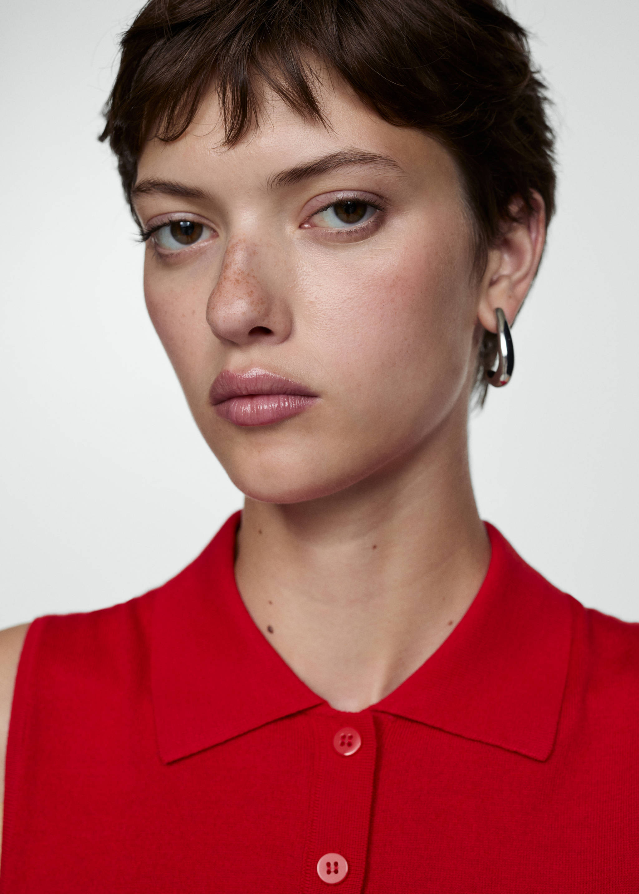 Fine-knit polo neck gilet - Details of the article 1