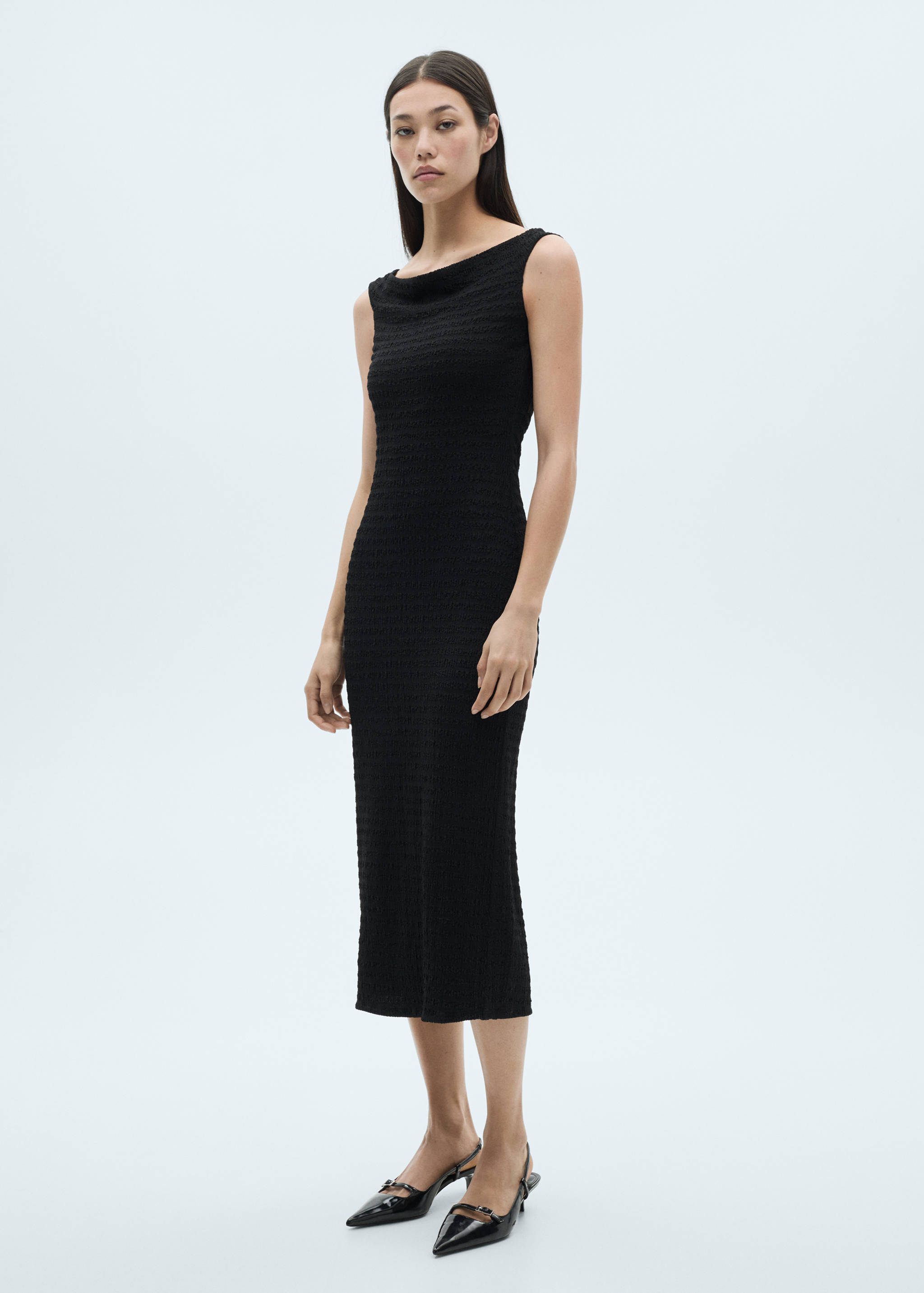 Vestido largo hombros descubiertos - Plano general