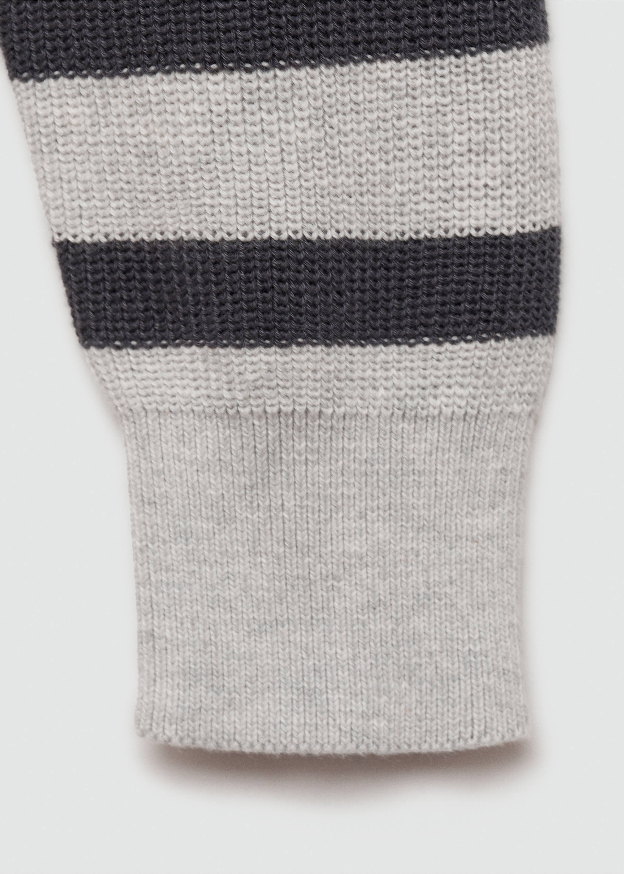 Gestreifter Strickpullover - Detail des Artikels 0, Grau. Ref: 77064039-00.