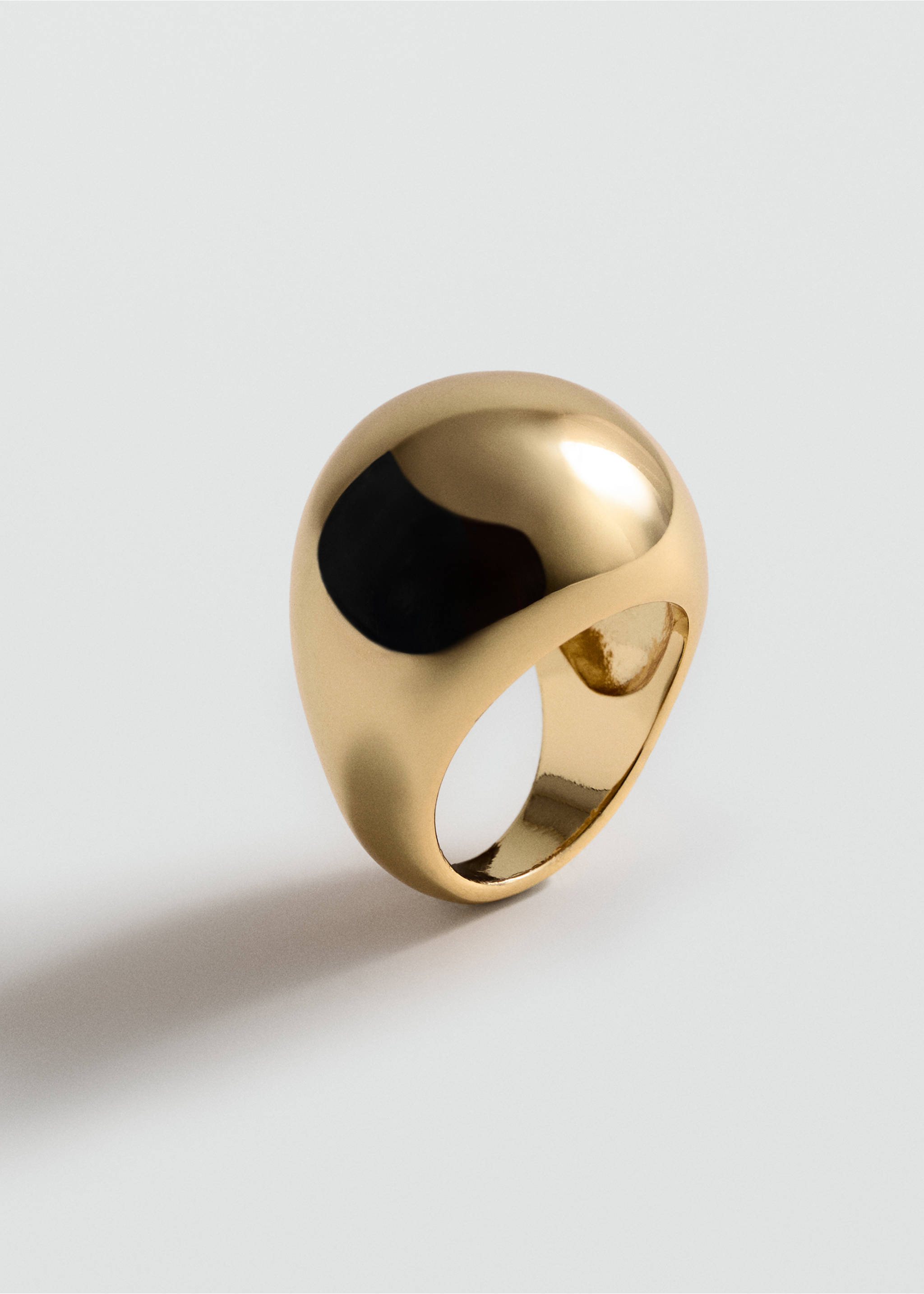 Volume design ring - Medium plane, Gold. Ref: 77064046-00.