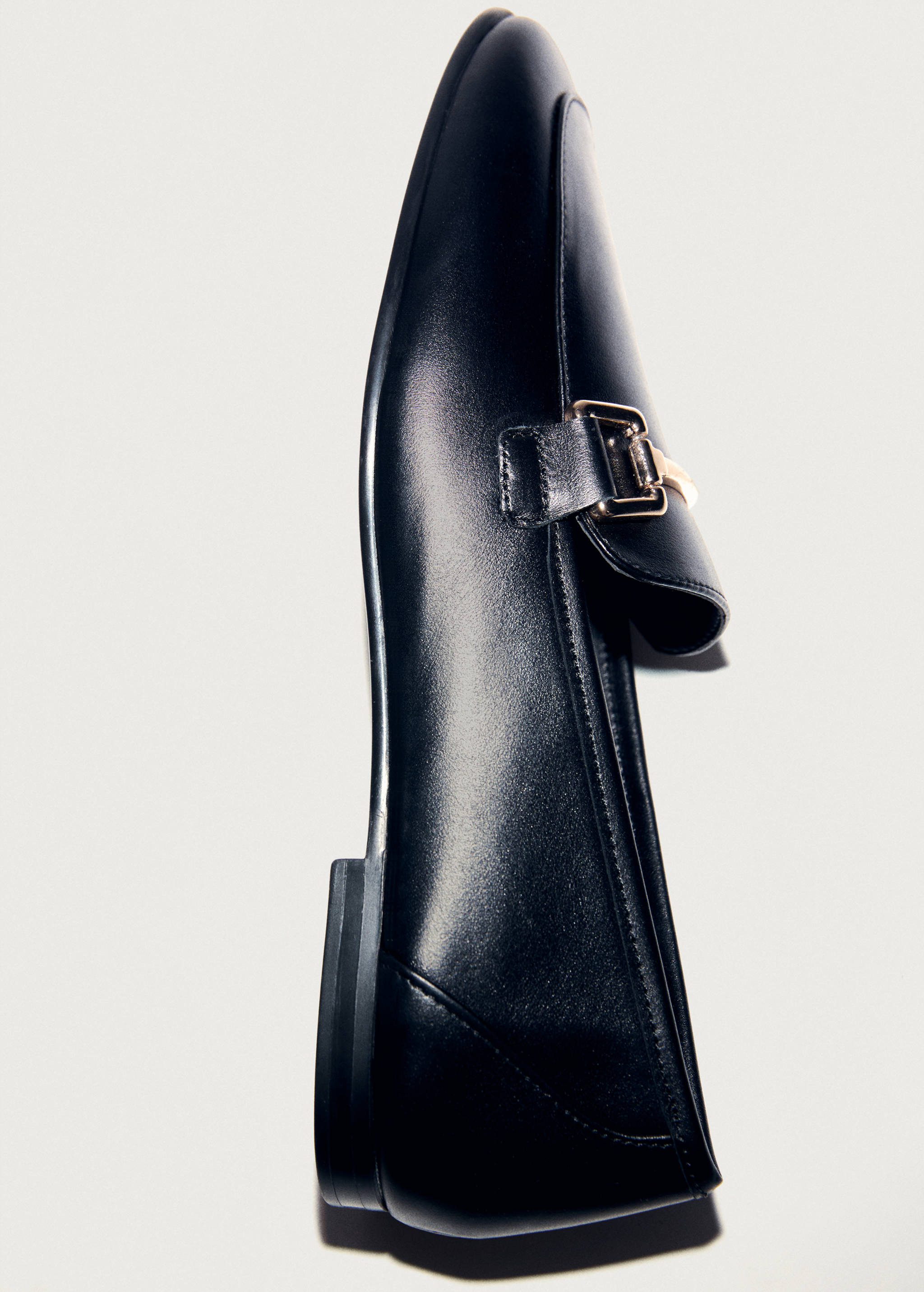 Leather loafers with metallic detail - Details of the article 5