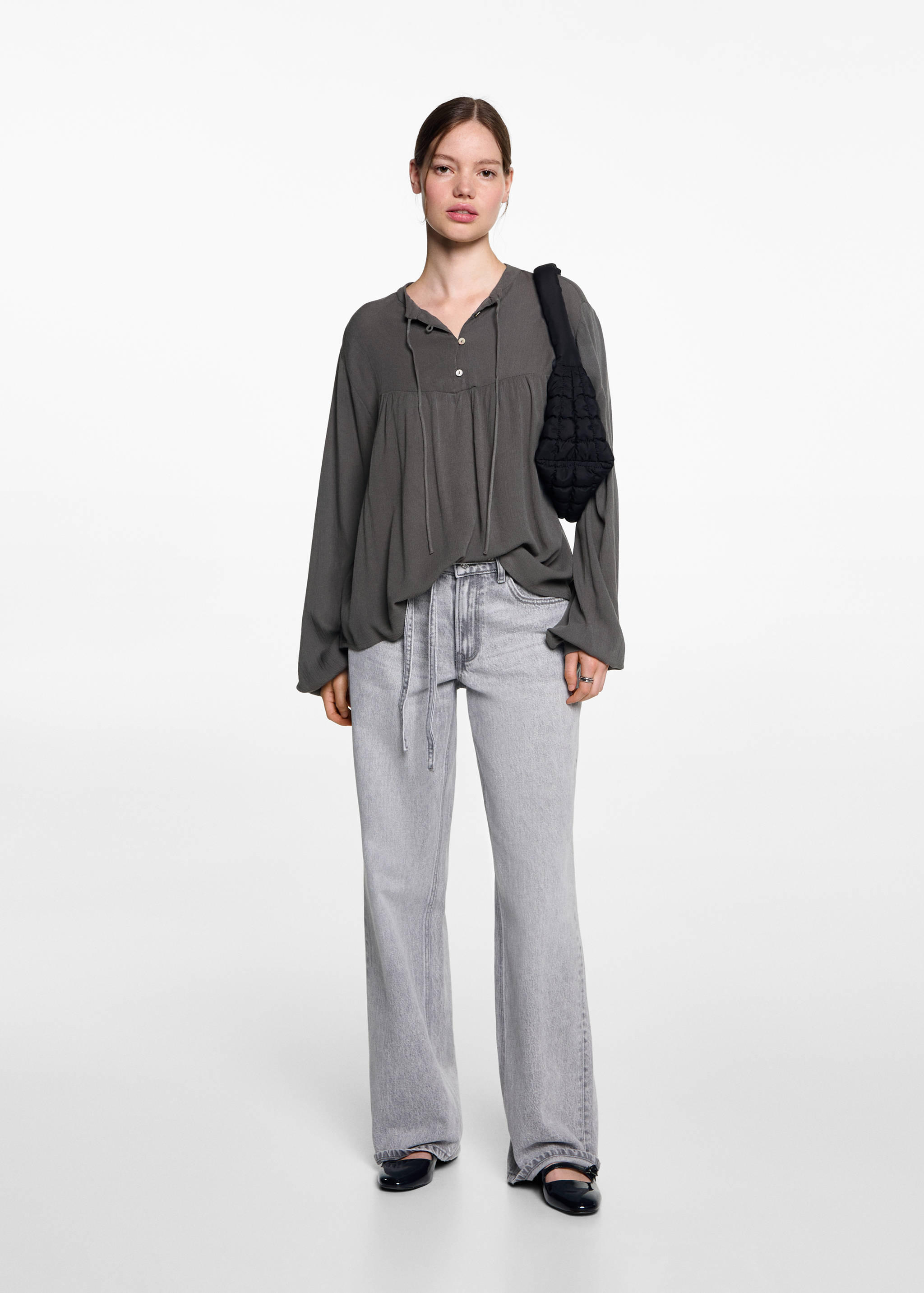 Fluid blouse with neck tie - General plane