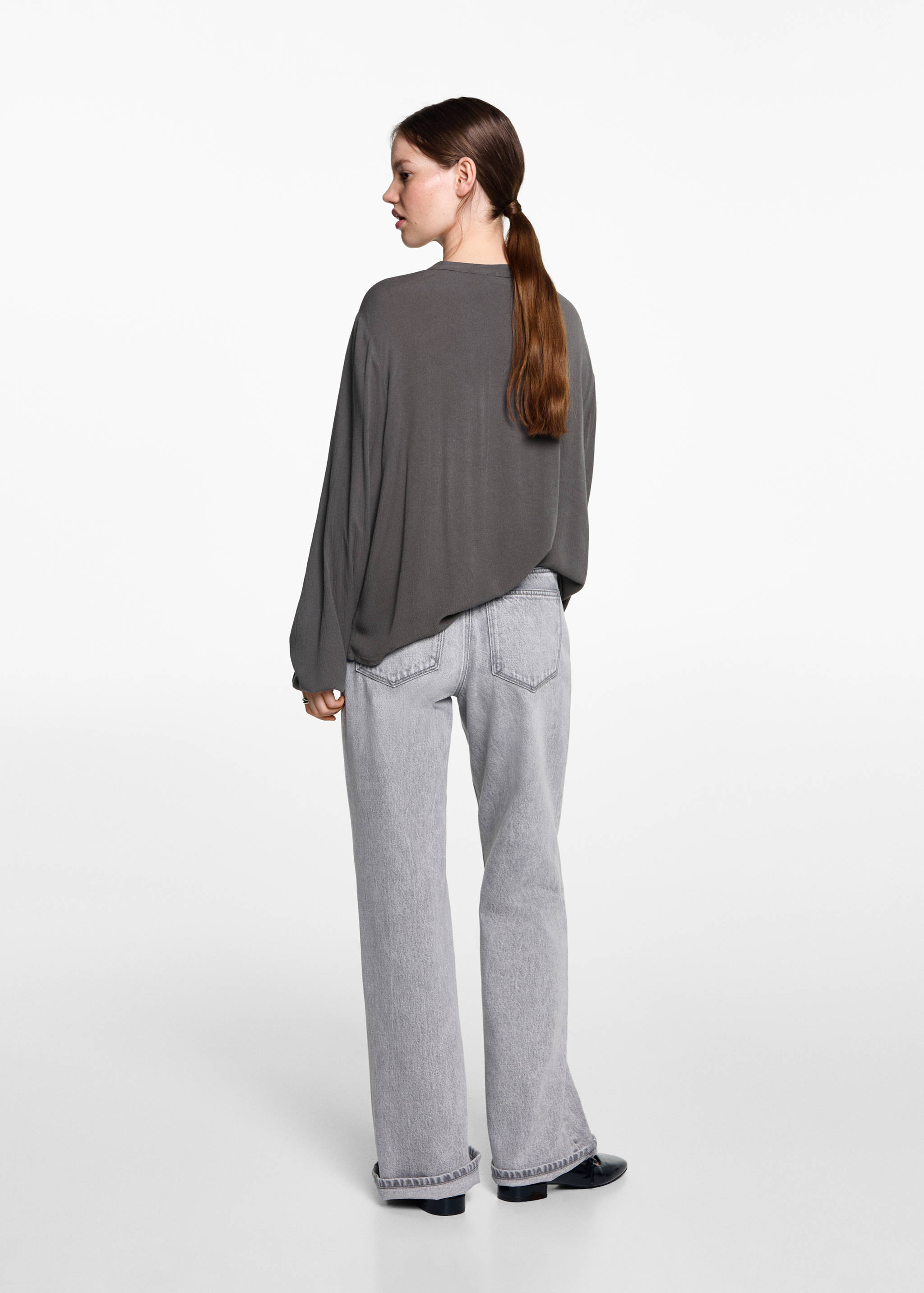 Fluid blouse with neck tie - Reverse of the article