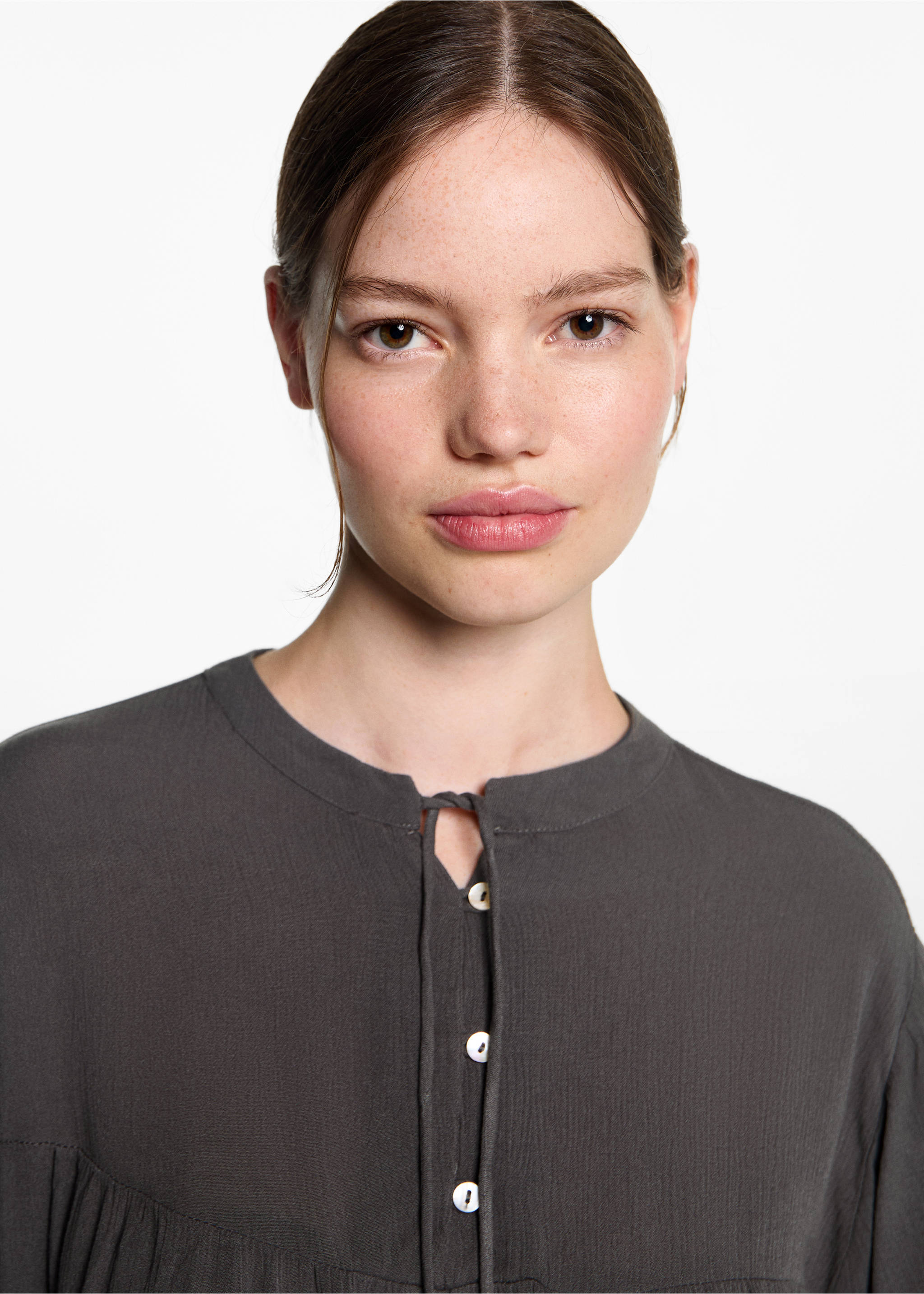 Fluid blouse with neck tie - Details of the article 1, Green. Ref: 77064050-00.