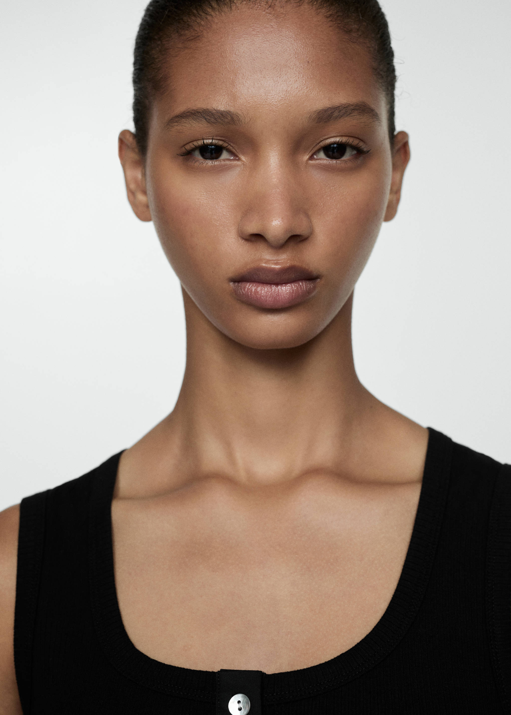 Ribbad klänning med knappar - Detaljer om artikeln 1