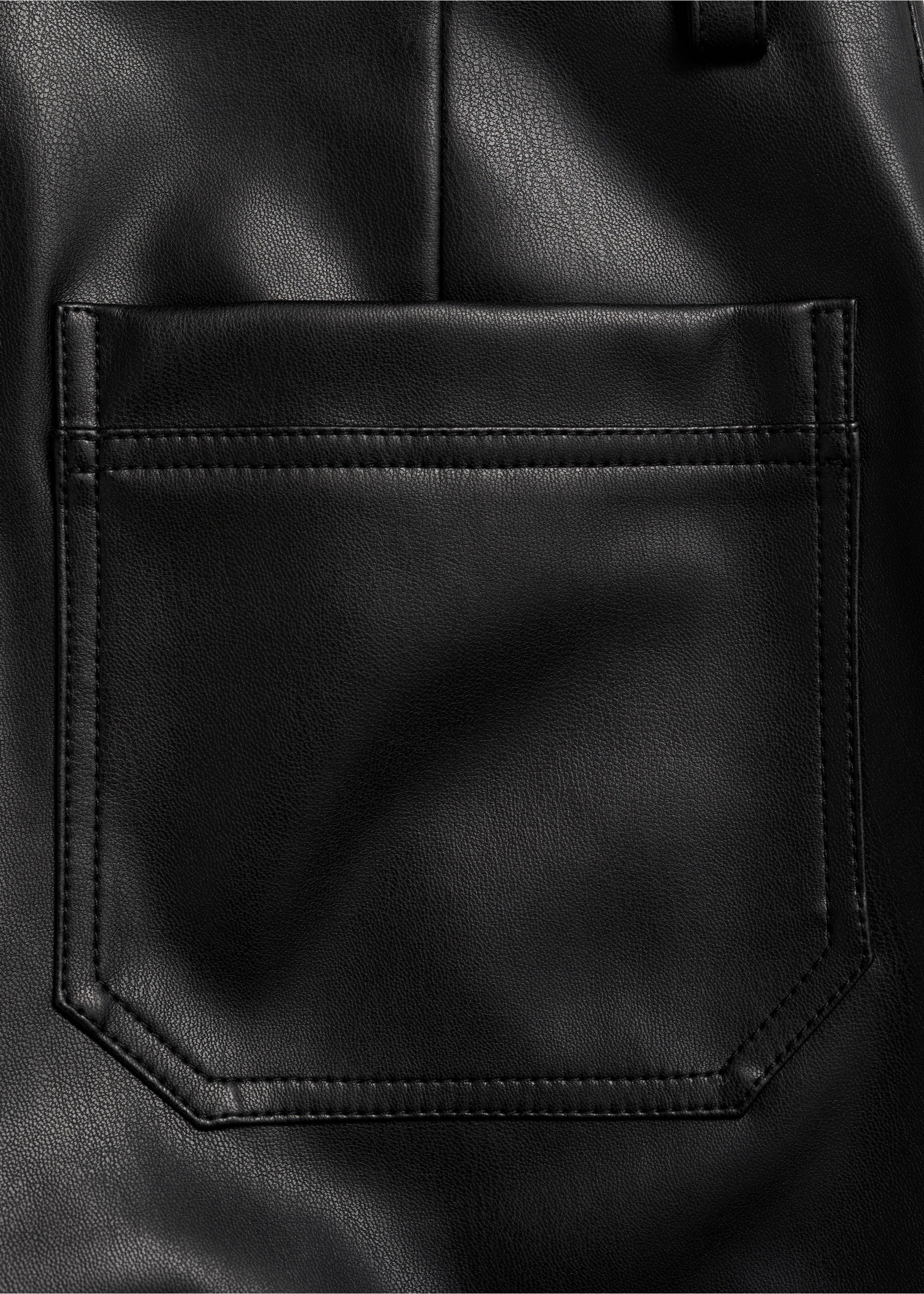 Hose aus Kunstleder - Detail des Artikels 0, Schwarz. Ref: 77064058-00.