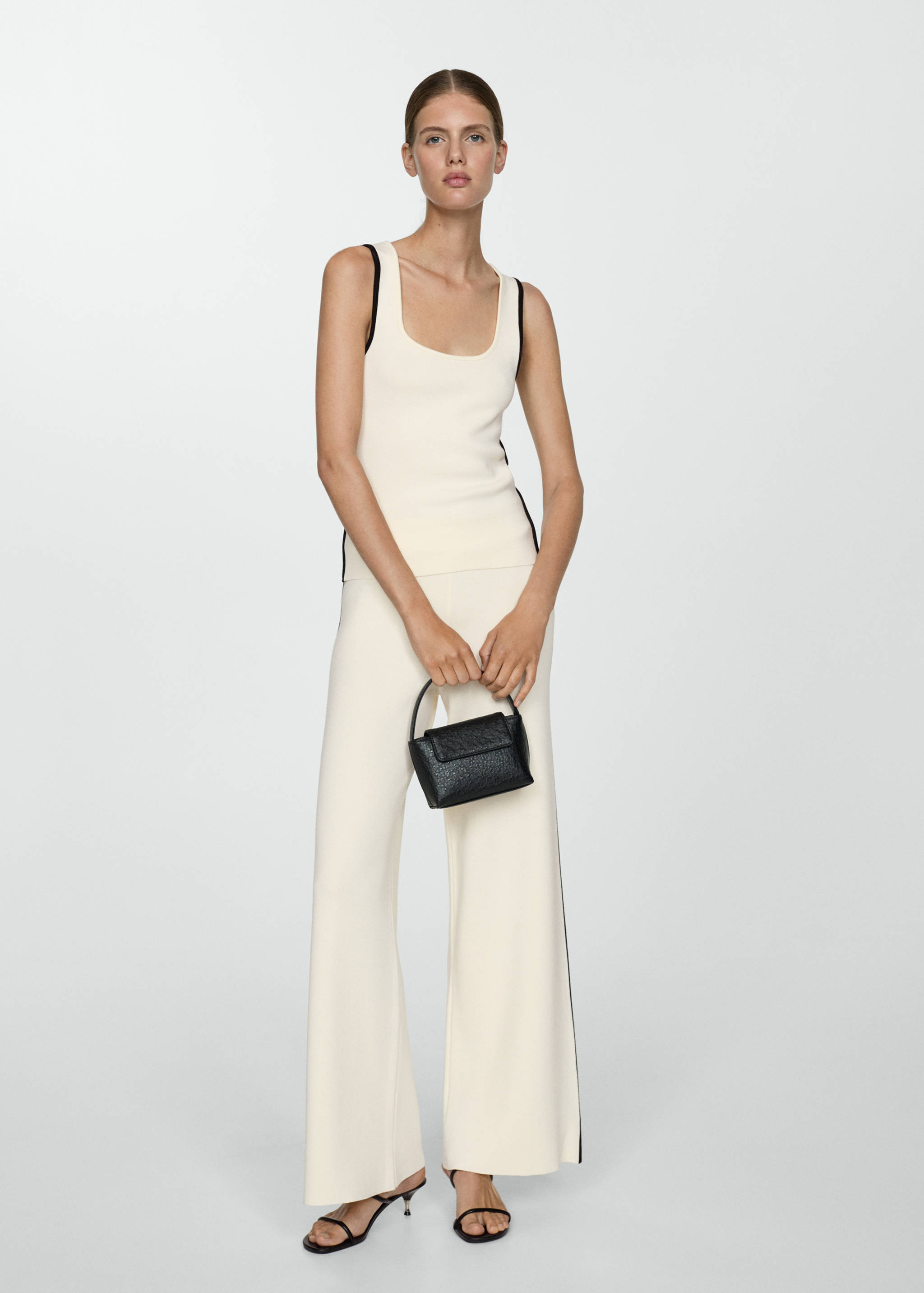 Stricktop mit Kontrastdetails - Allgemeine Ansicht