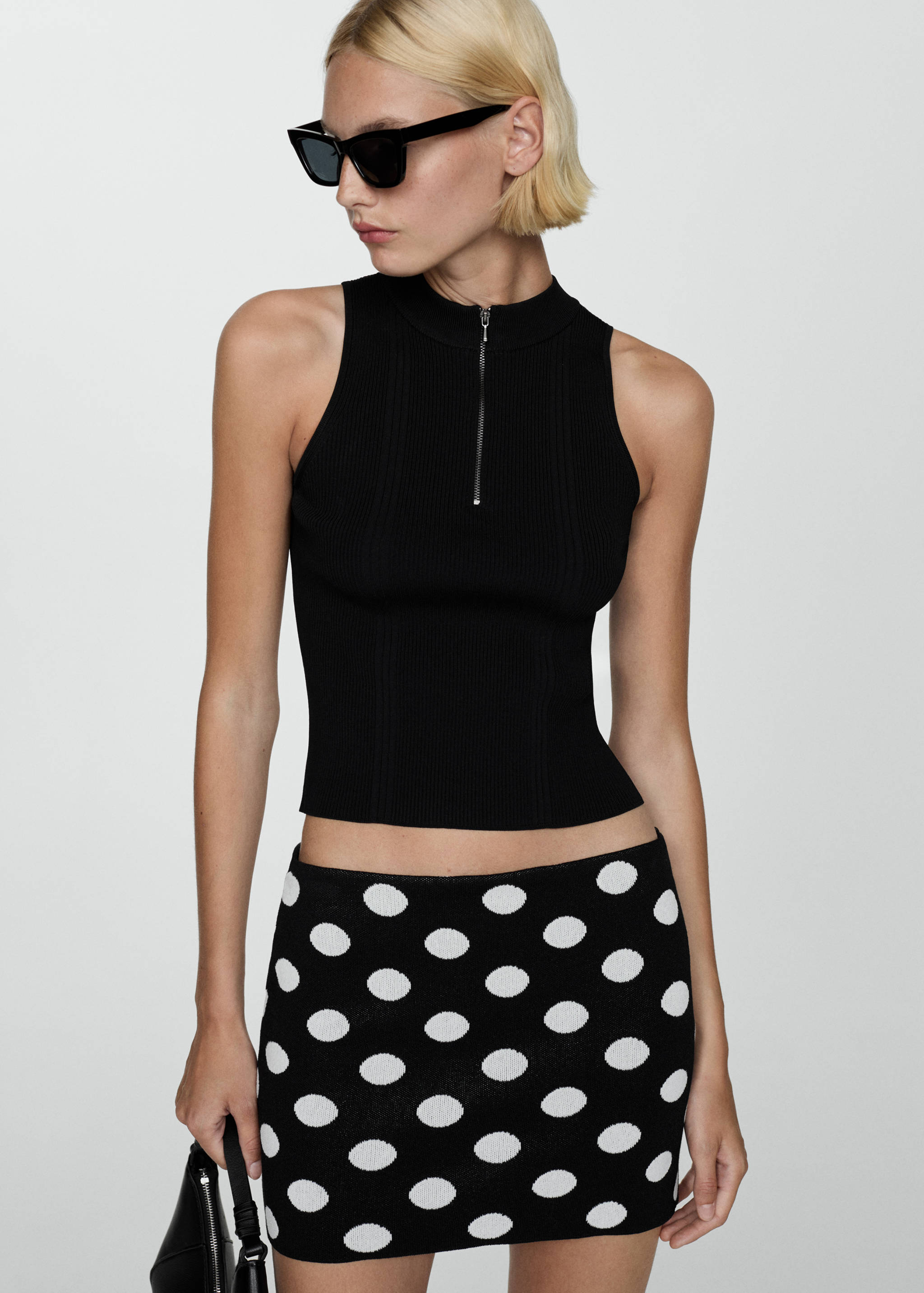 Polka-dot knitted skirt - Medium plane