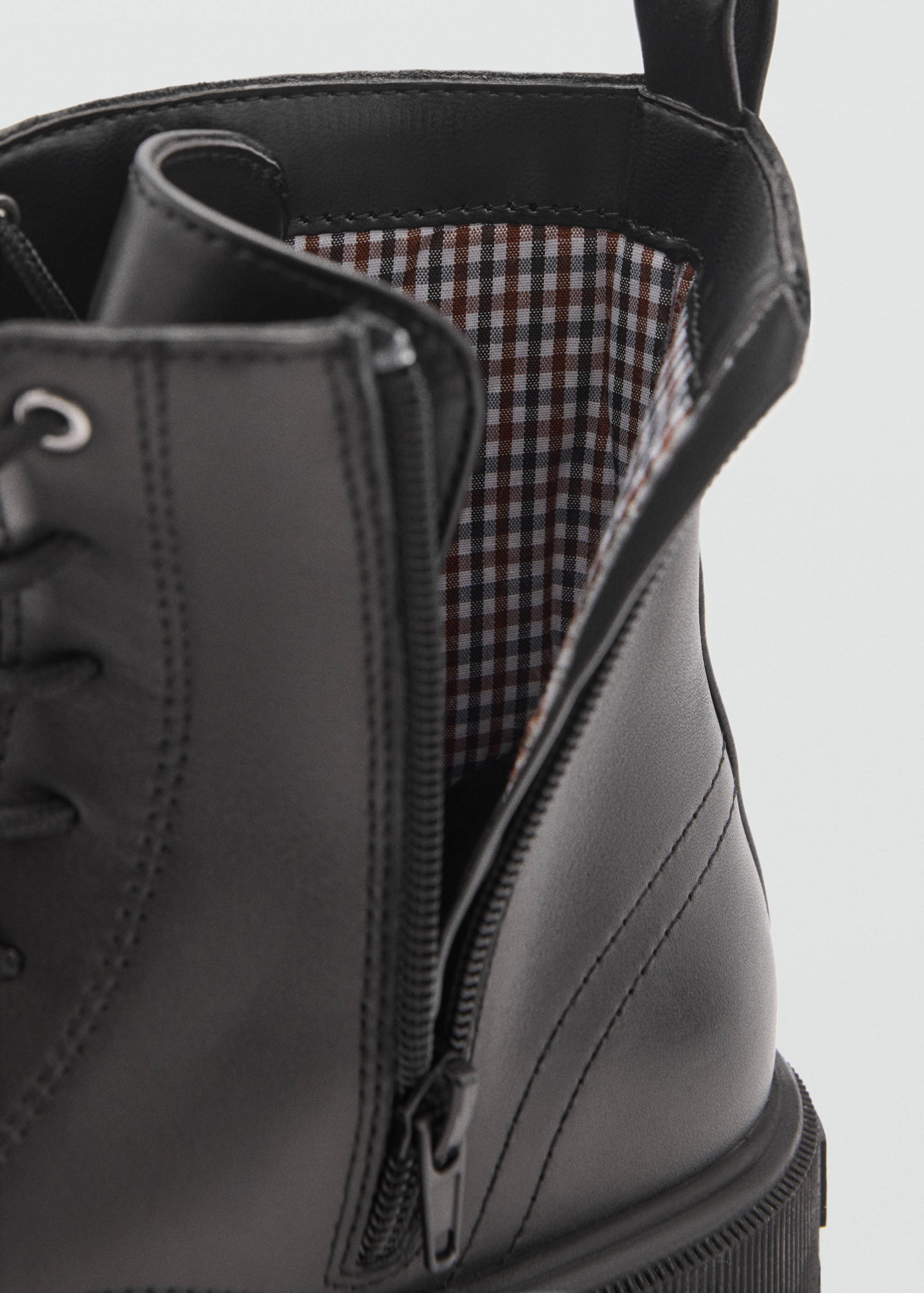Lace-up leather ankle boots - Details of the article 2