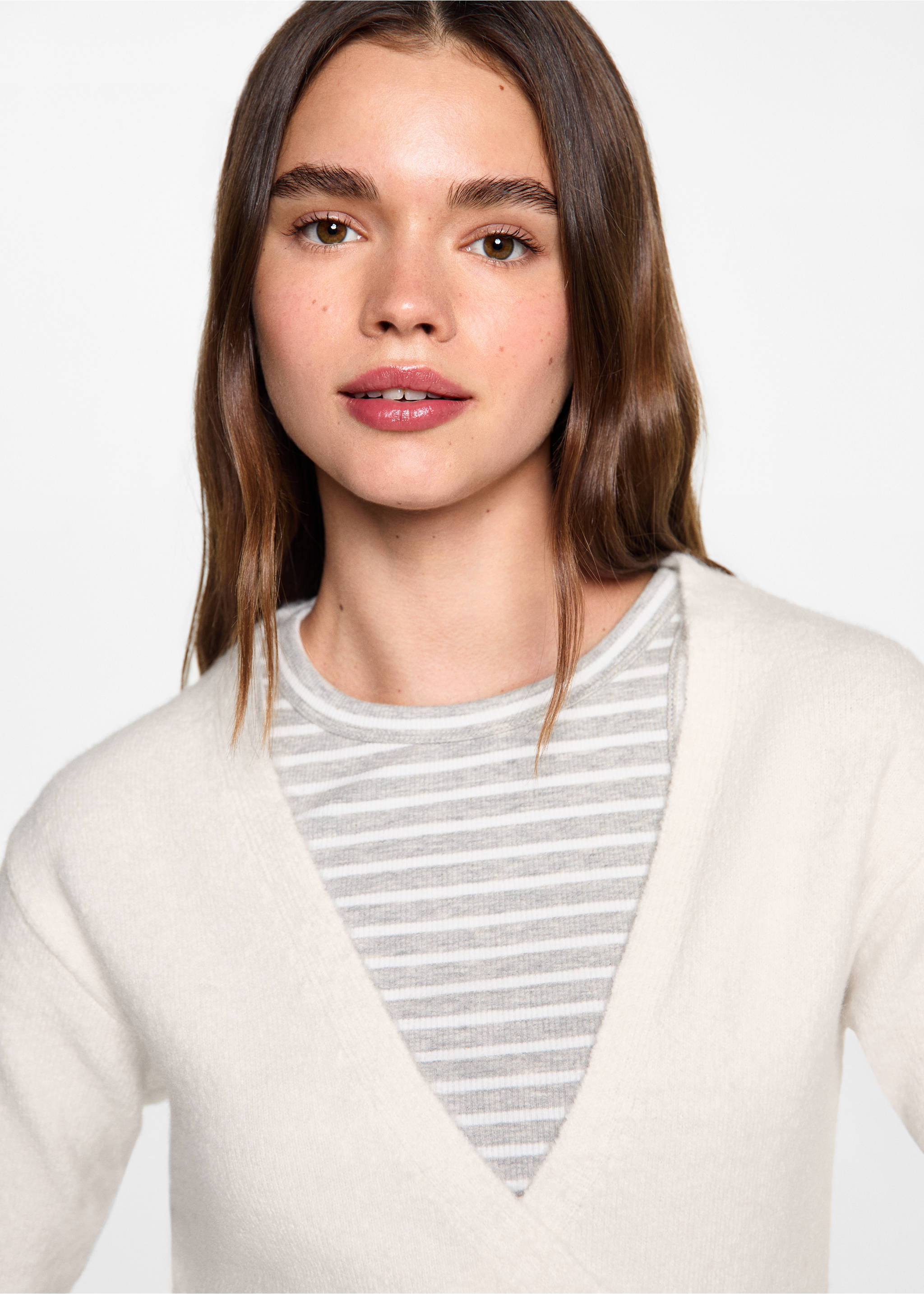 Cardigan in Wickel-Optik mit Schleife - Detail des Artikels 1, Ecru. Ref: 77064782-00.