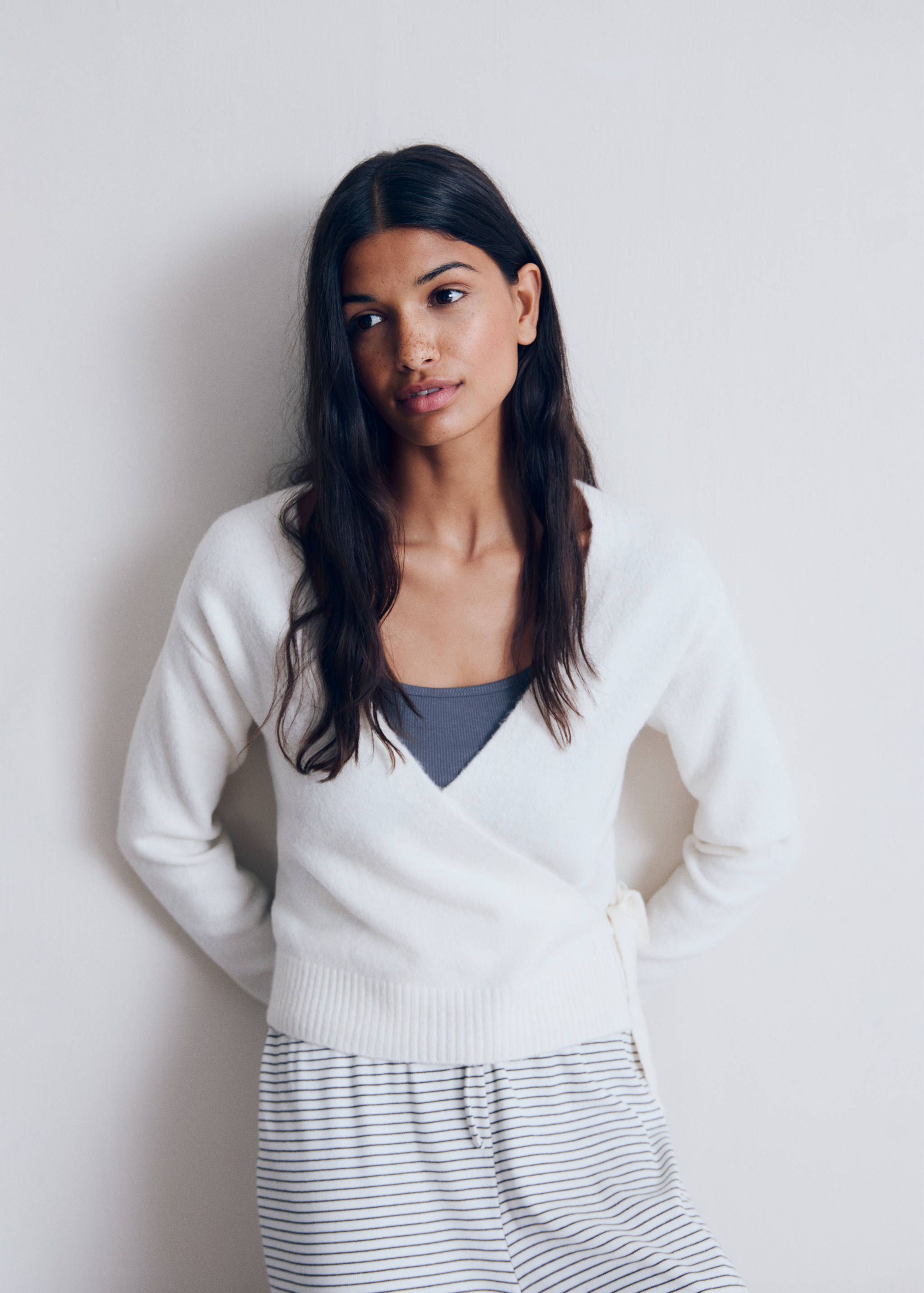 Cardigan in Wickel-Optik mit Schleife - Detail des Artikels 6