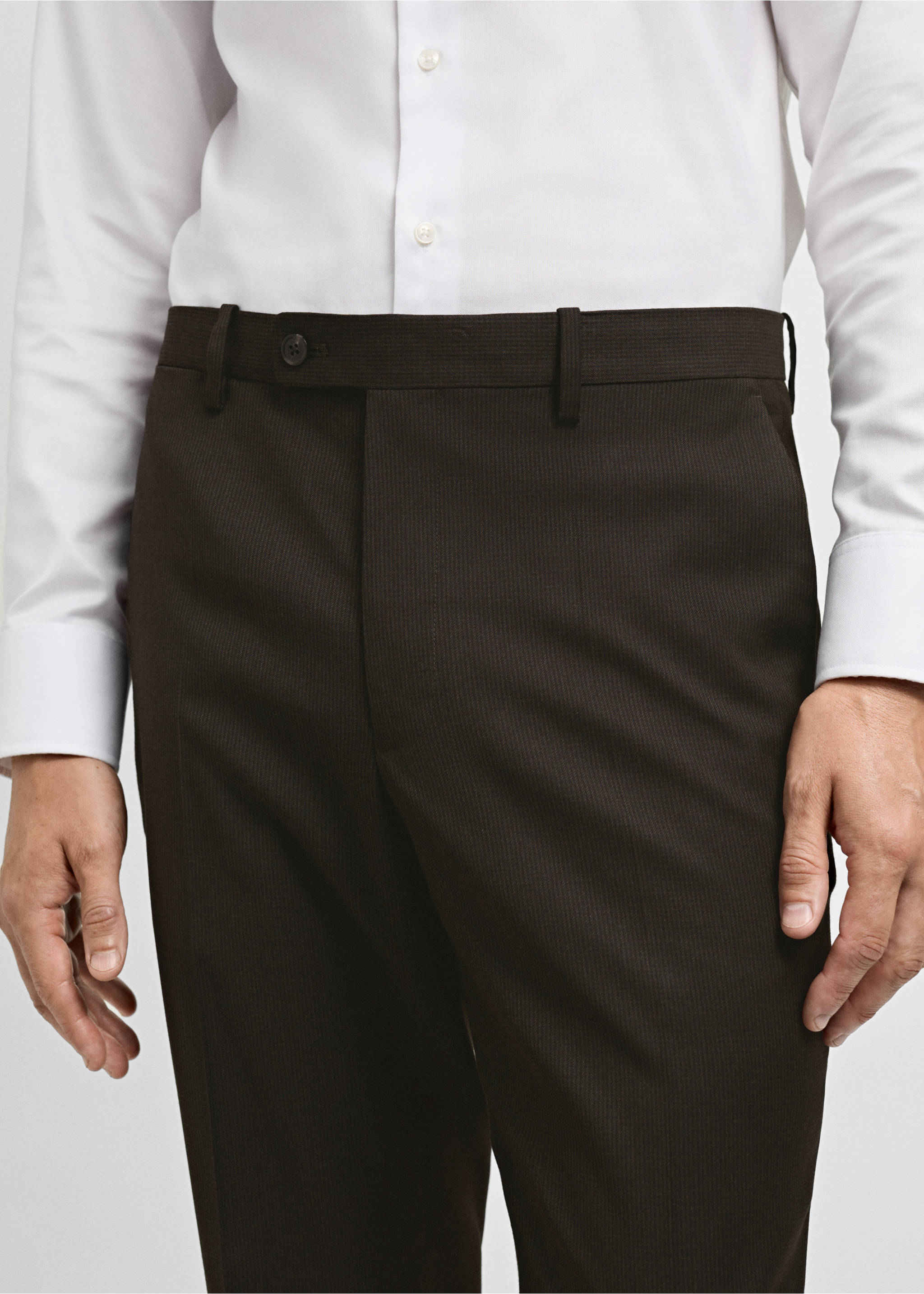 Slim Fit-Anzughose aus Comfort-Stretch-Gewebe - Detail des Artikels 1, Braun. Ref: 77065147-00.
