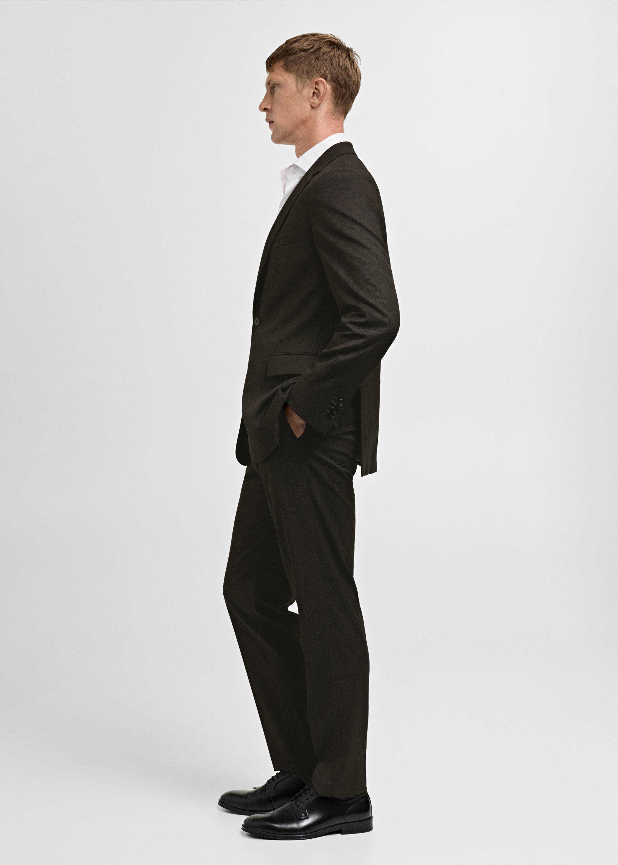 Slim Fit-Anzughose aus Comfort-Stretch-Gewebe - Detail des Artikels 2, Braun. Ref: 77065147-00.