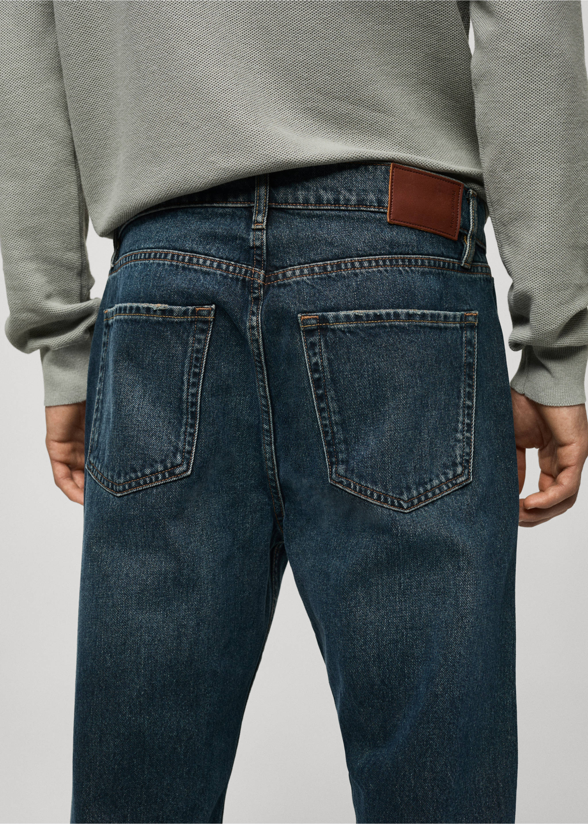 Jean straight-fit délavé foncé effet usé - Détail de l'article 6, Vert menthe. Ref: 77065149-00.