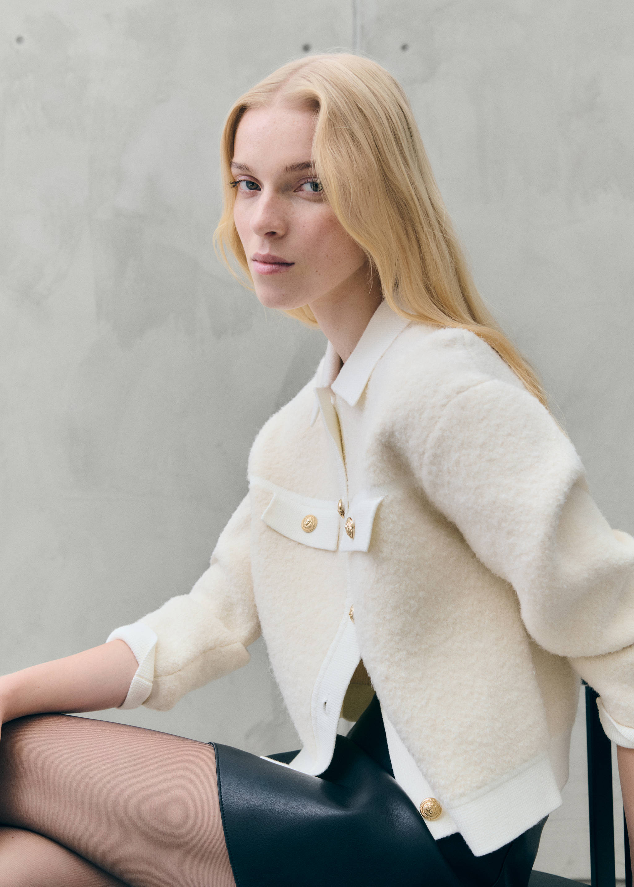 Knitted buttoned jacket - Details of the article 3