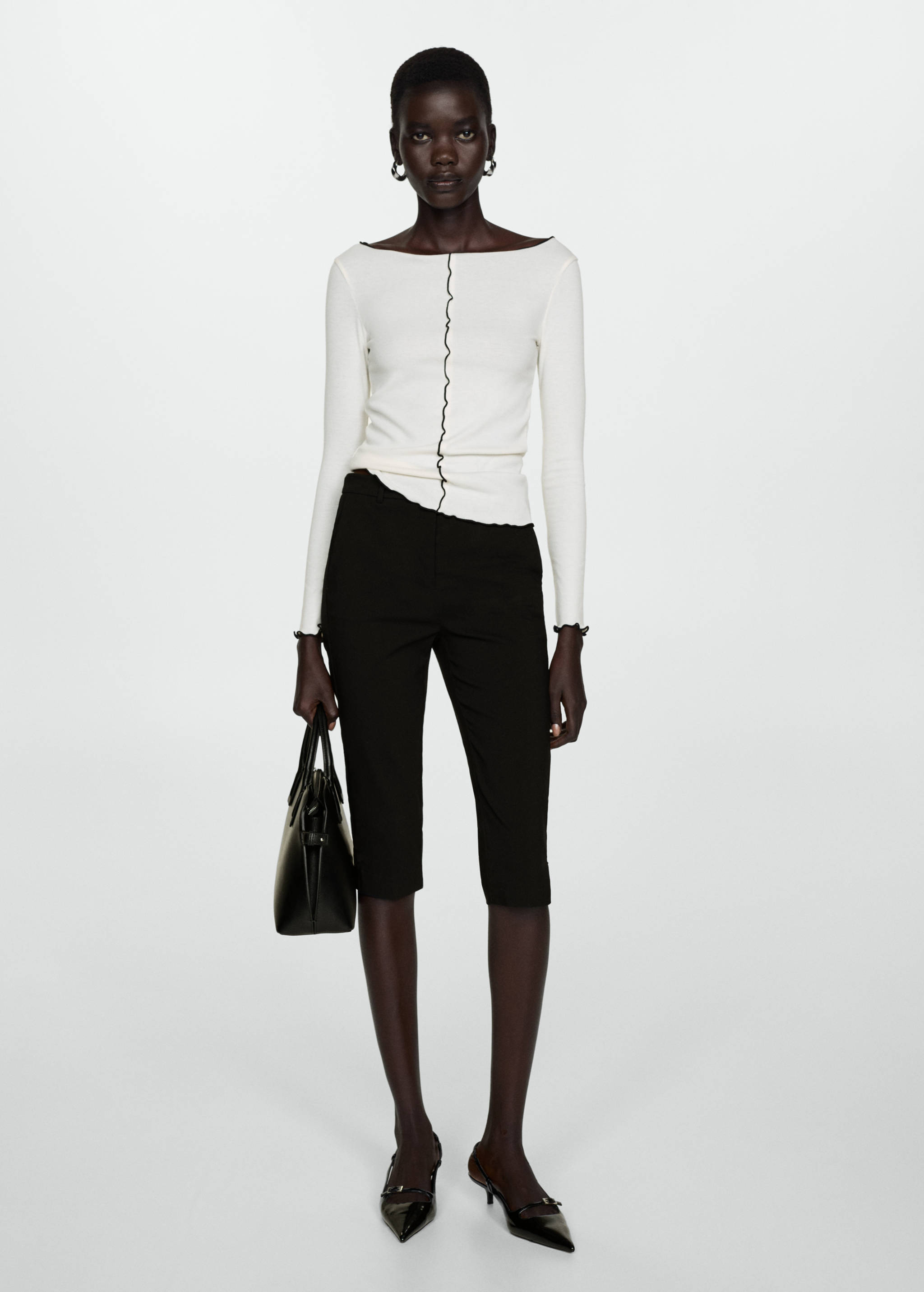 Long-sleeved t-shirt with decorative seams - General plane