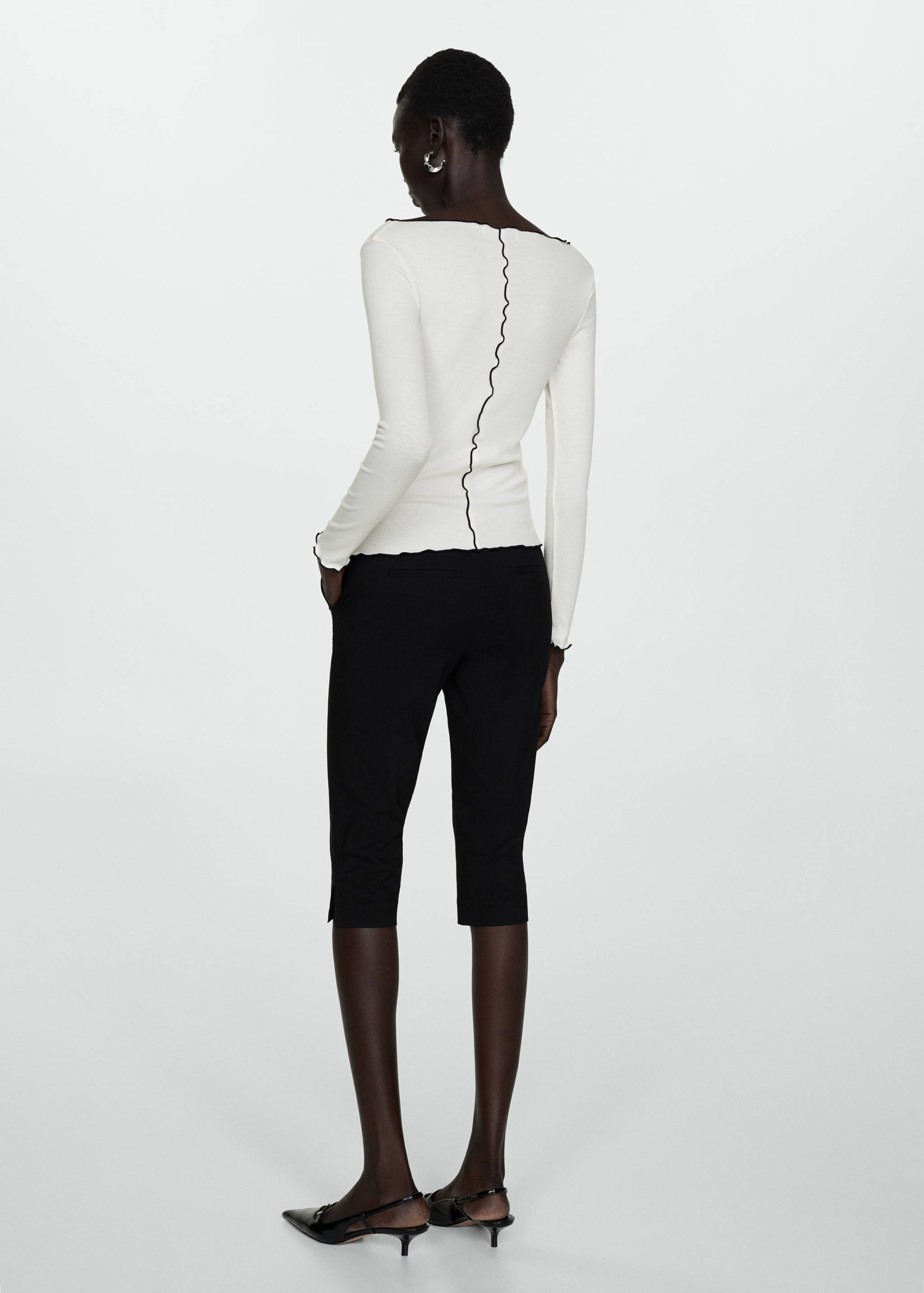 Long-sleeved t-shirt with decorative seams - Reverse of the article