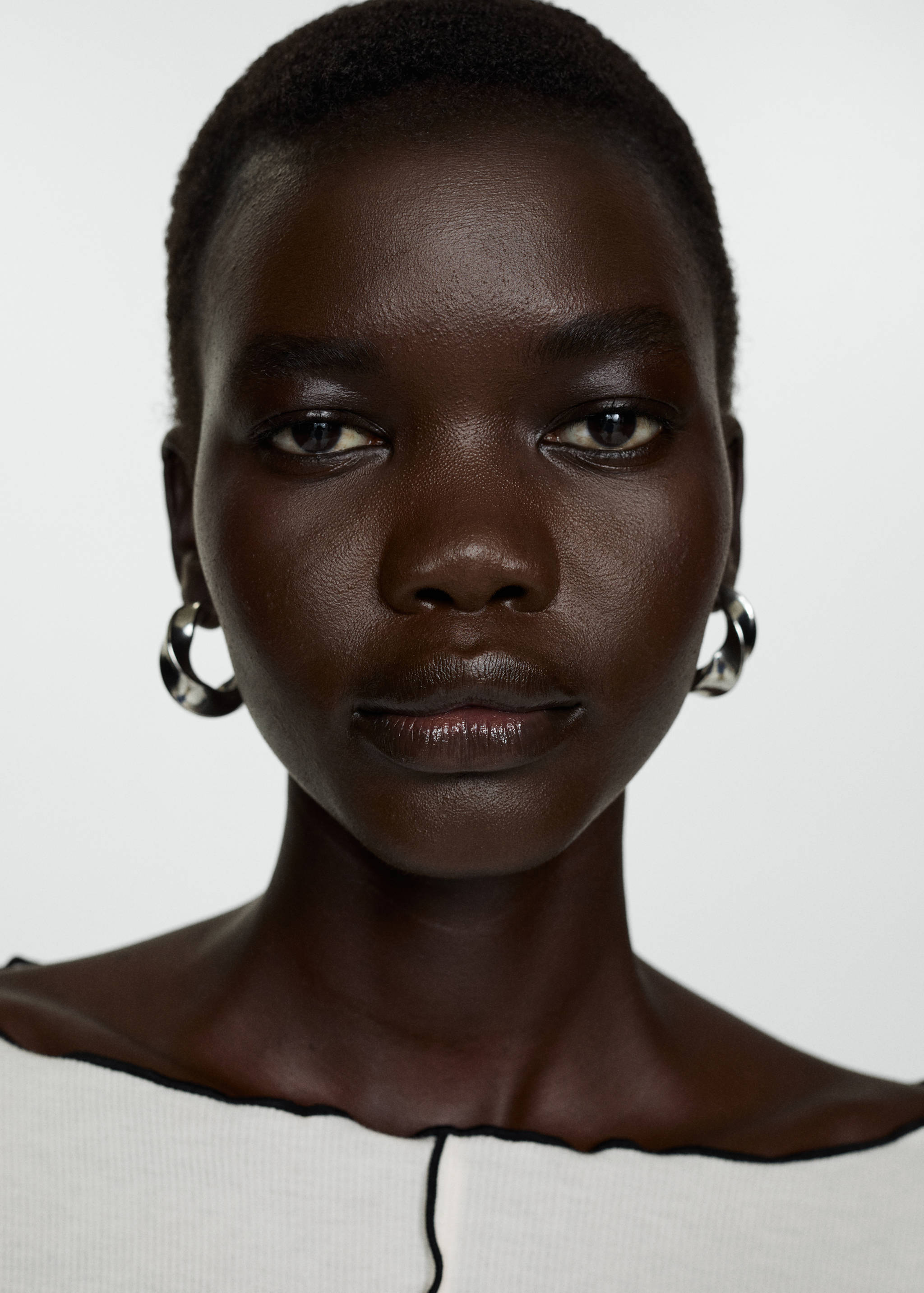 Long-sleeved t-shirt with decorative seams - Details of the article 1