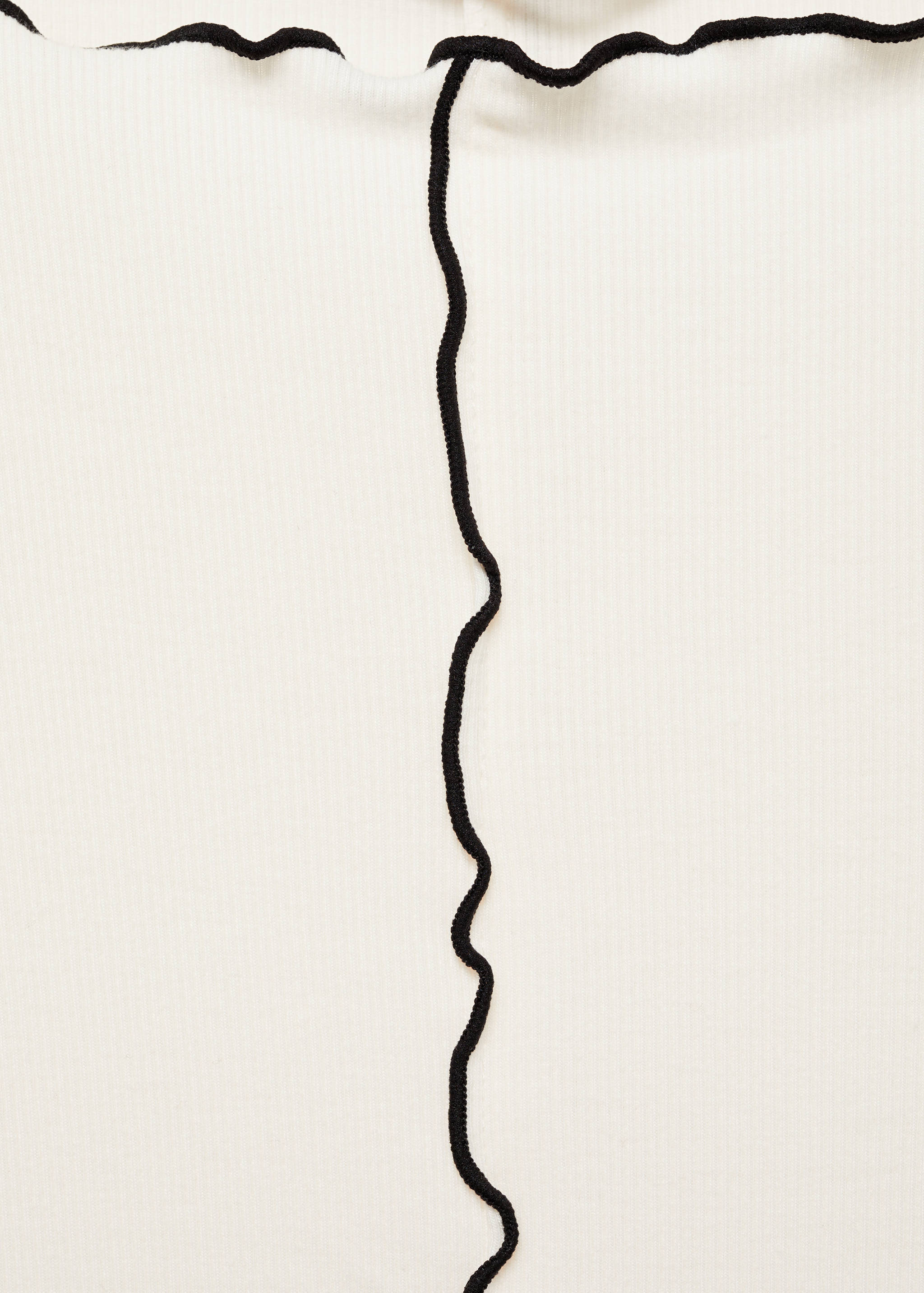 Long-sleeved t-shirt with decorative seams - Details of the article 8