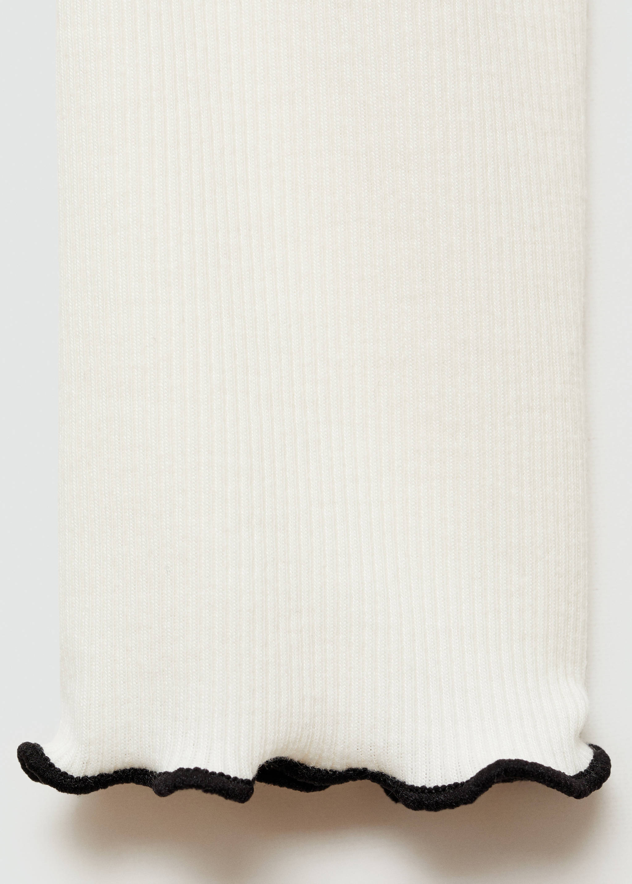 Long-sleeved t-shirt with decorative seams - Details of the article 0