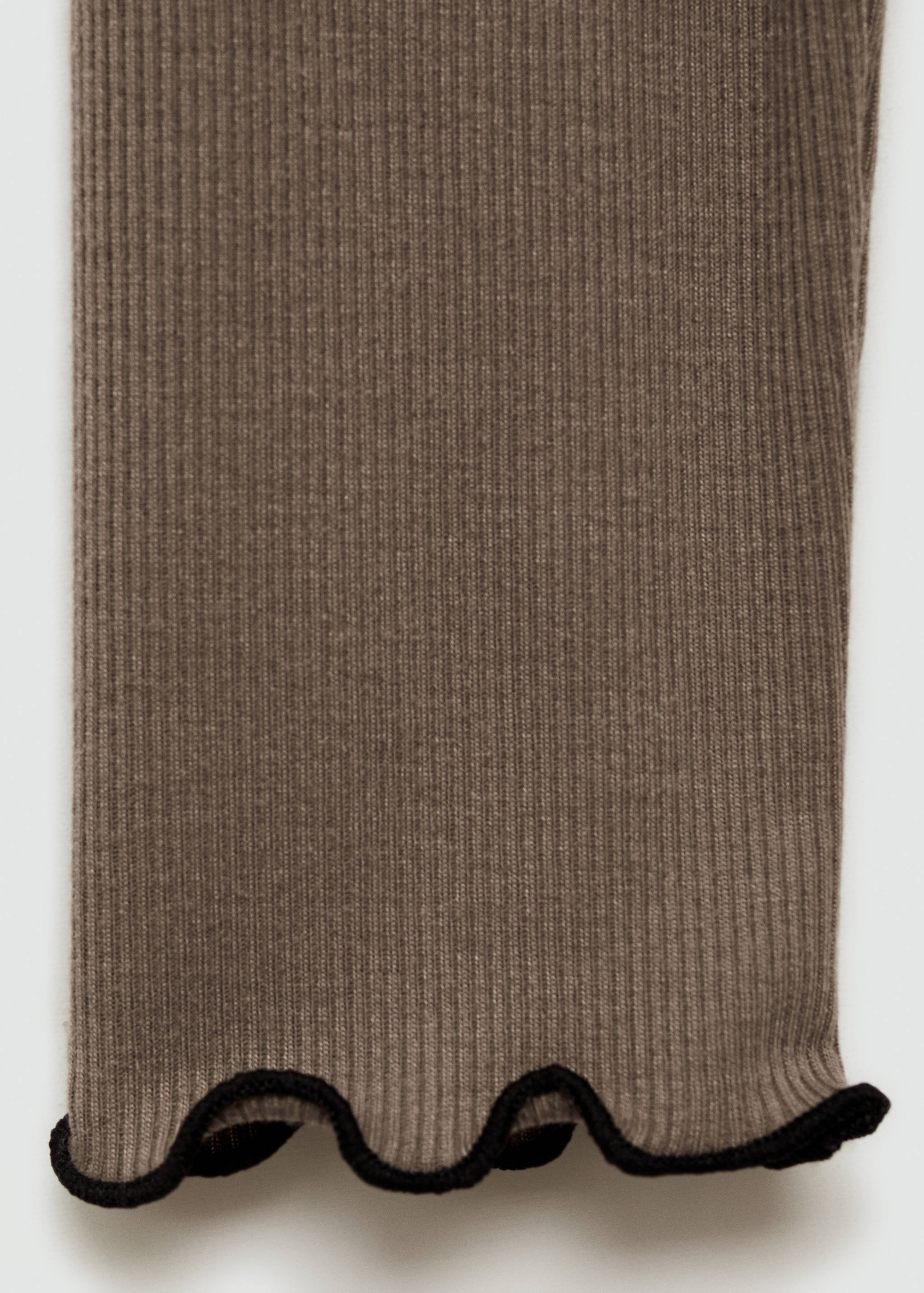 Long-sleeved t-shirt with decorative seams - Details of the article 0