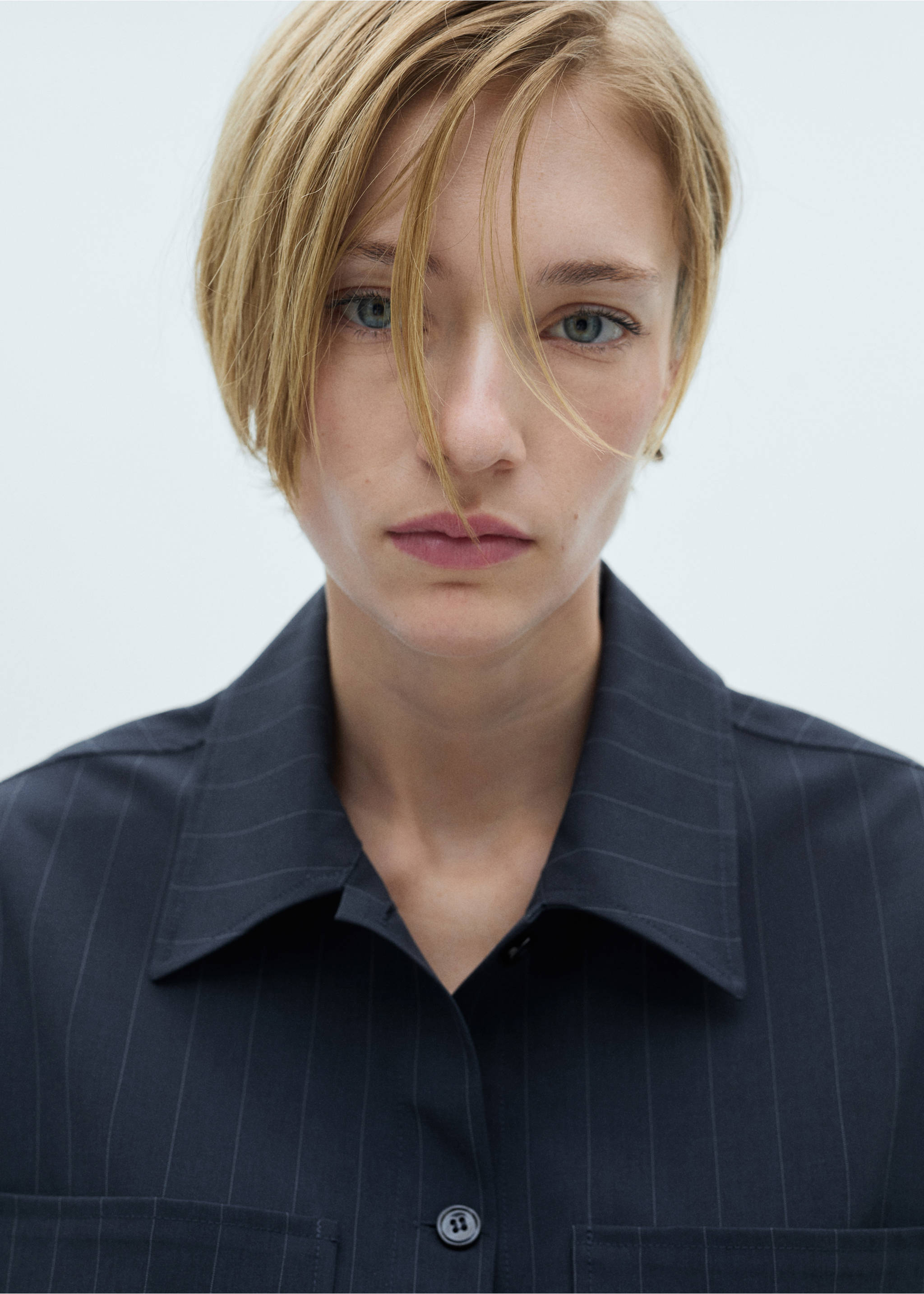 Pinstripe overshirt - Details of the article 1, Dark Navy. Ref: 77065649-00.