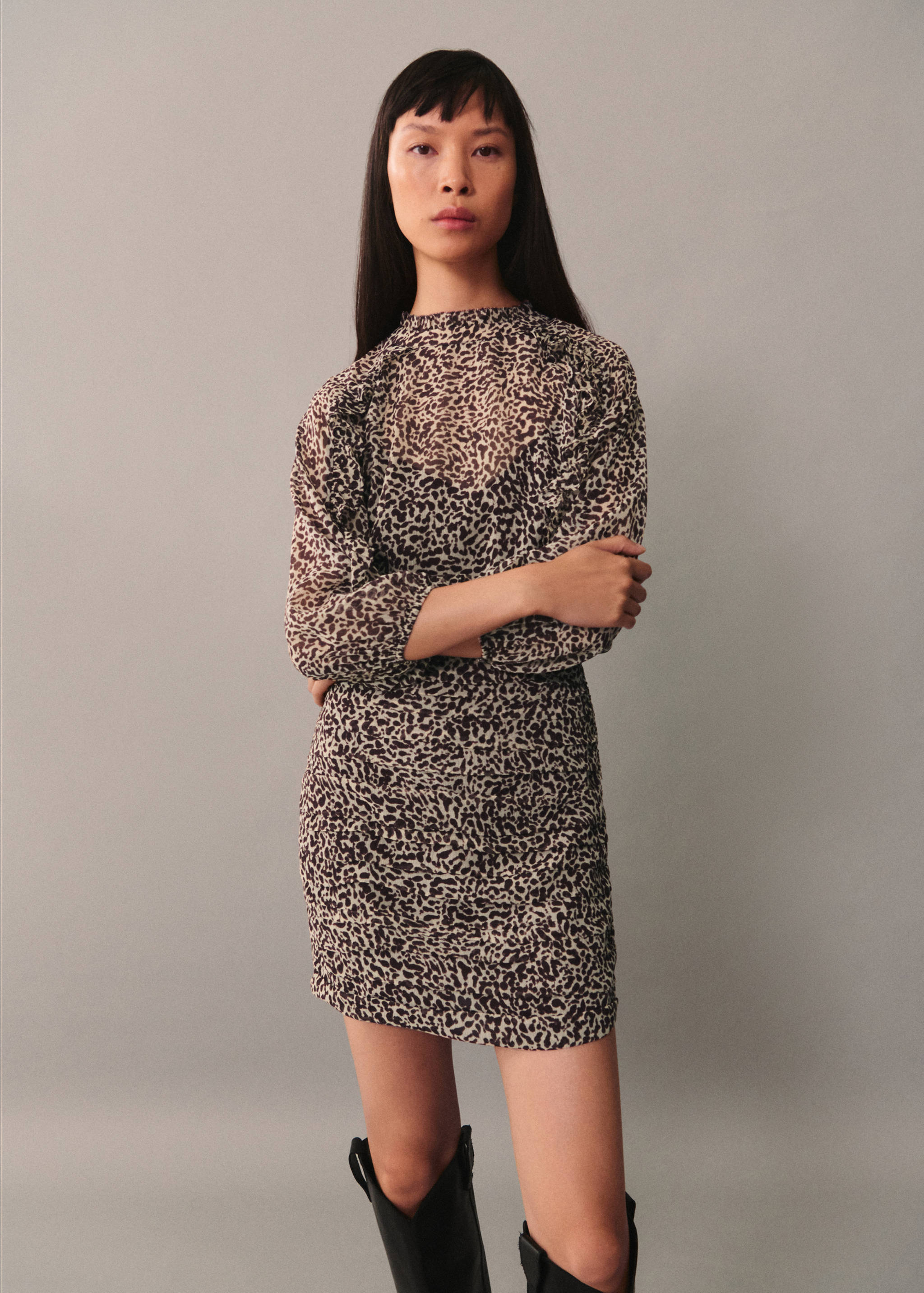 Vestido drapeado estampado leopardo - Plano medio