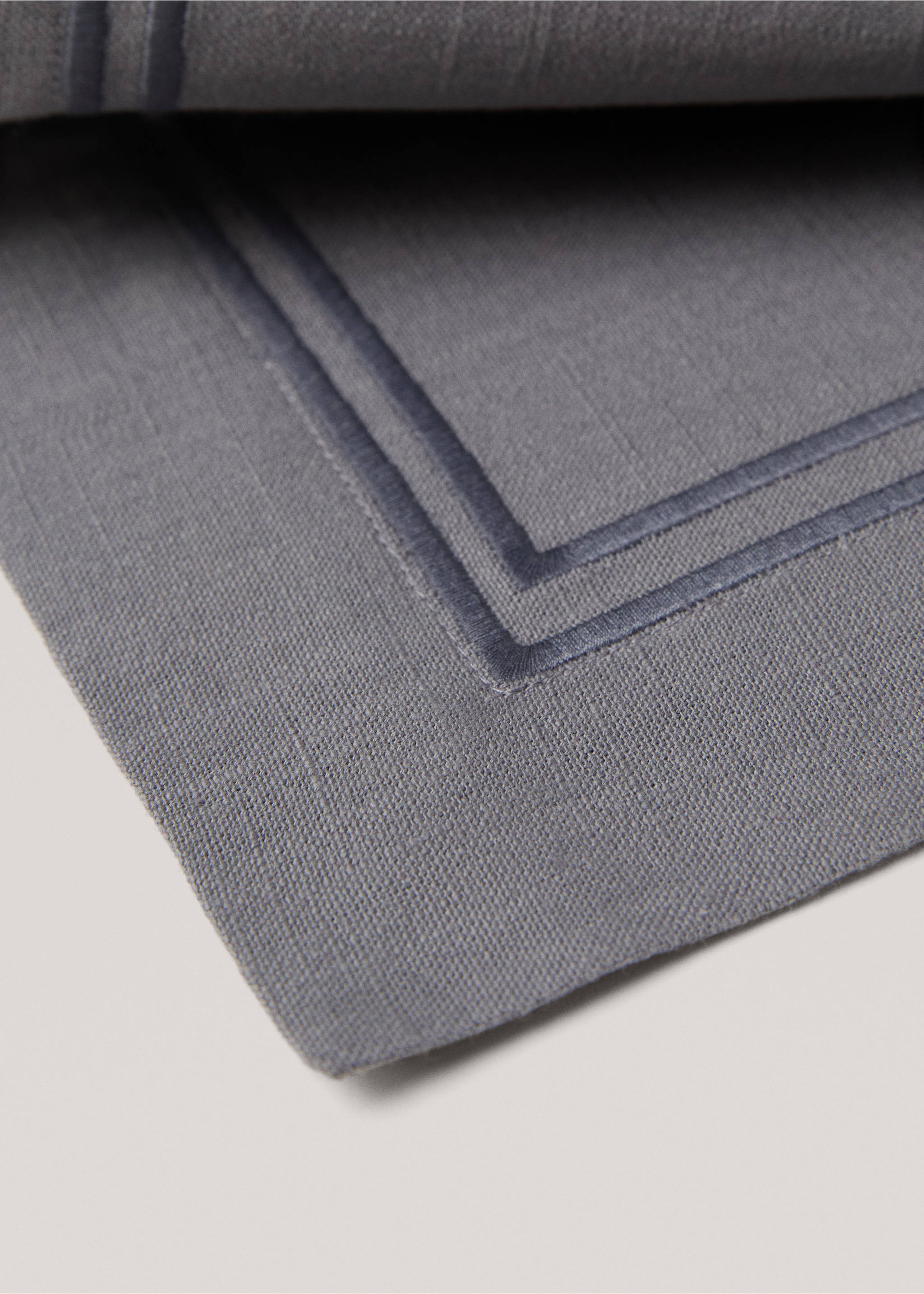 100% cotton placement with embroidered border 35x50cm - Details of the article 1, Blue. Ref: 77065662-00.