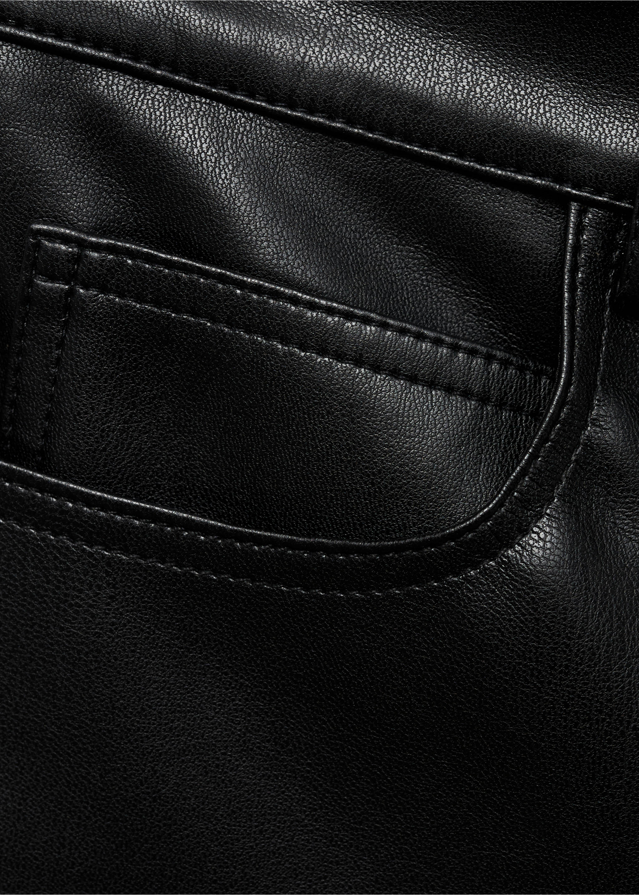 Short simili-cuir - Détail de l'article 8, Noir. Ref: 77065664-00.