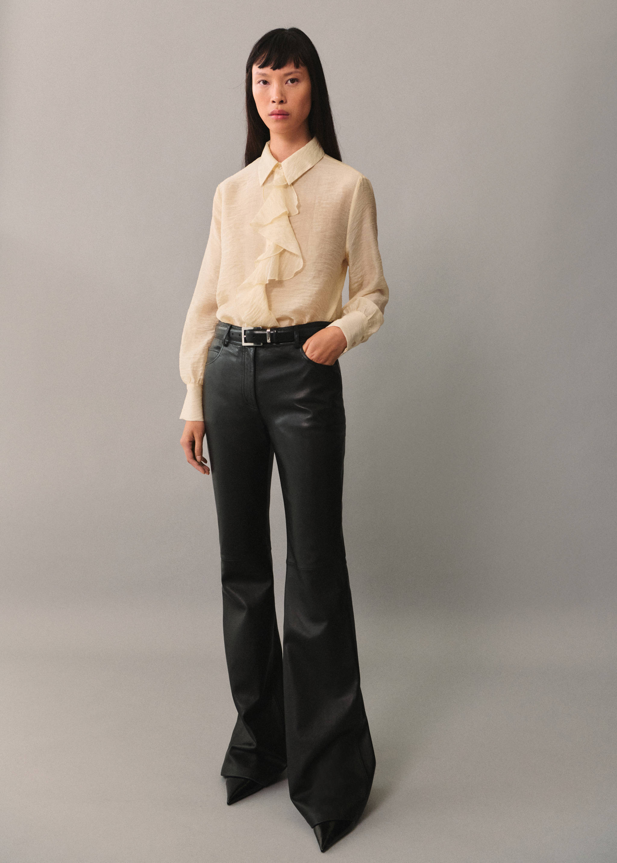 Skjorte i lyocell med volanger - Total bildeutsnitt