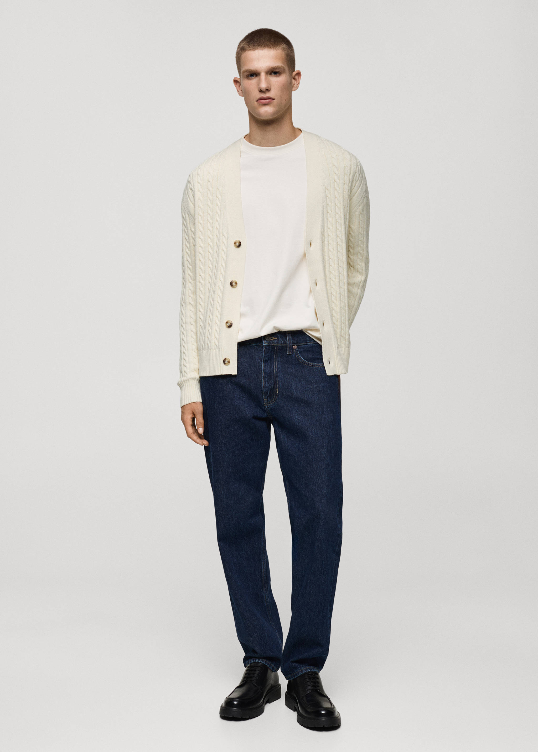 Geknöpfter Cardigan aus Grobstick mit Zopfmuster - Allgemeine Ansicht