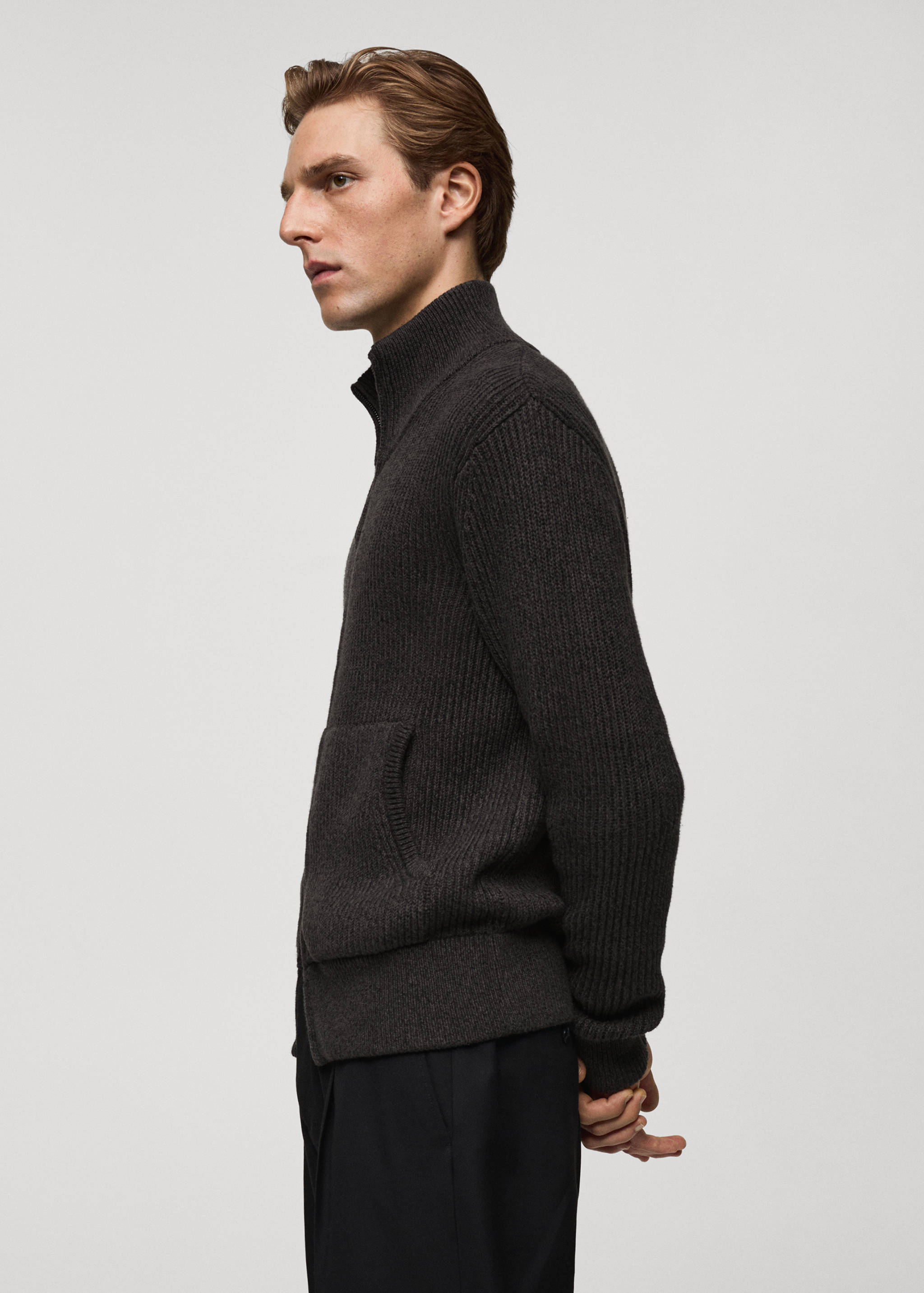 Chunky-knit ribbed sweater with zip - Details of the article 2