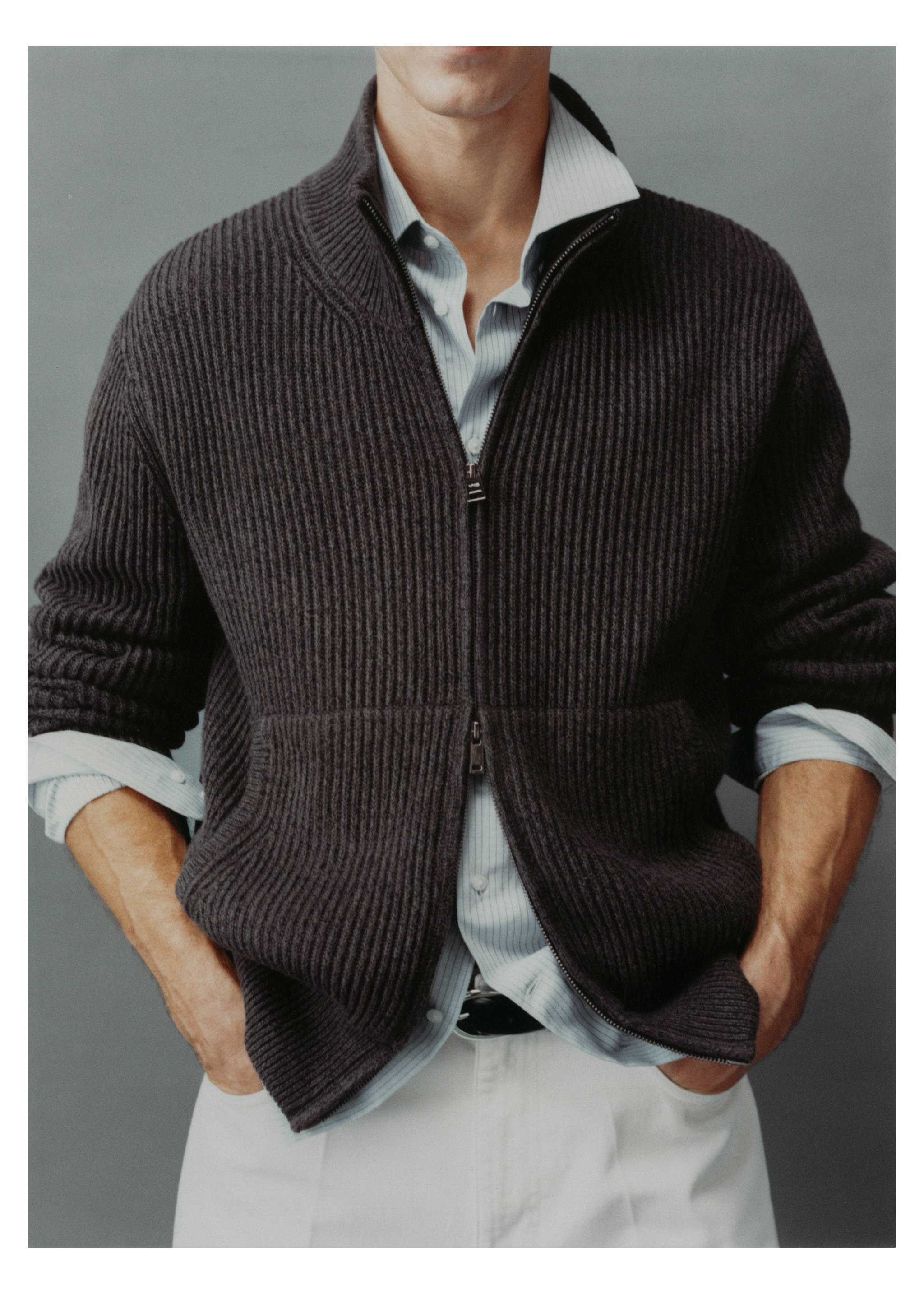 Svetr z žebrovaného silného úpletu na zip - Detail zboží 3, Šedá antracit. Ref: 77065975-00.