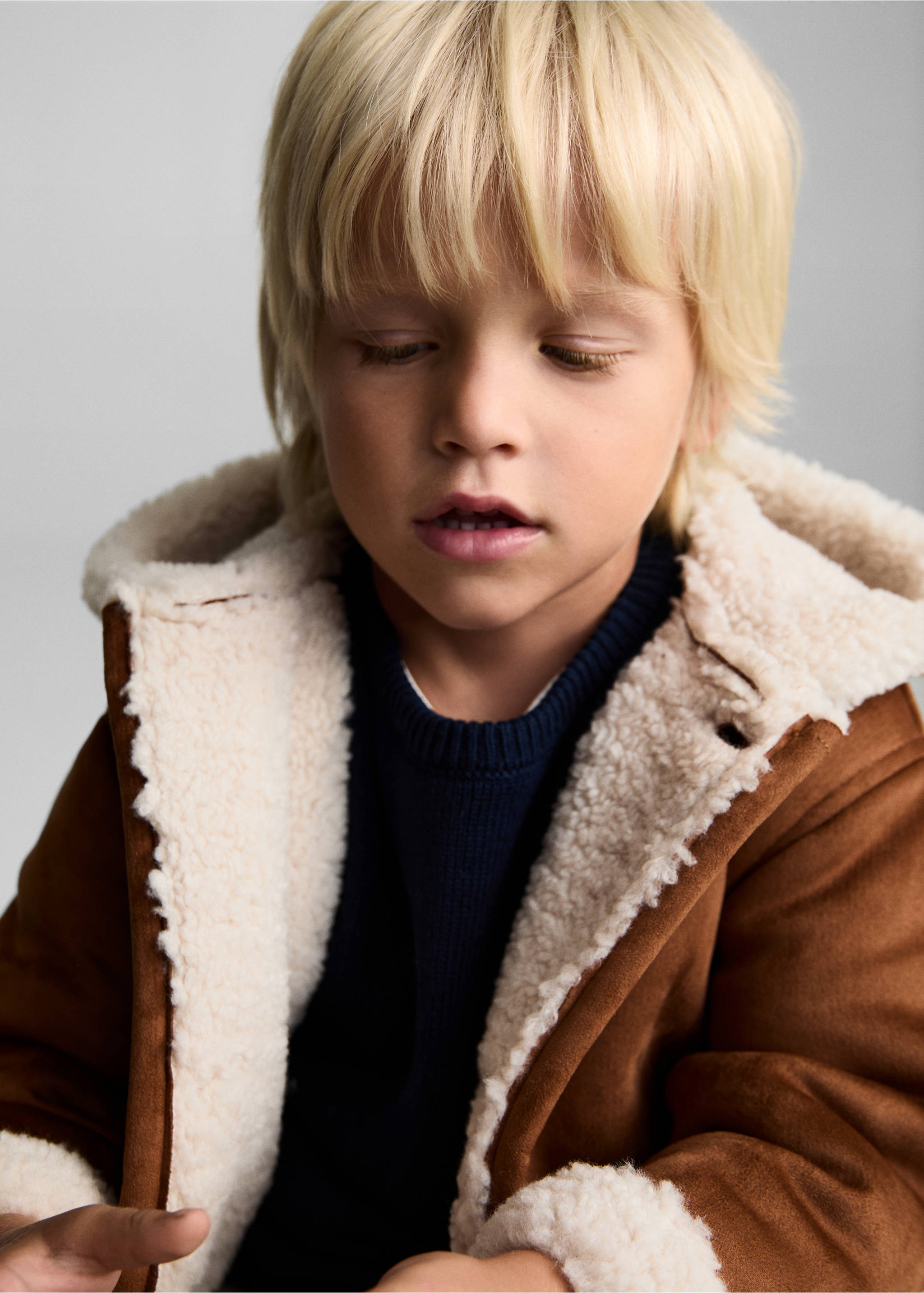 Suede and shearling-effect coat - Details of the article 4, Medium Brown. Ref: 77065976-00.