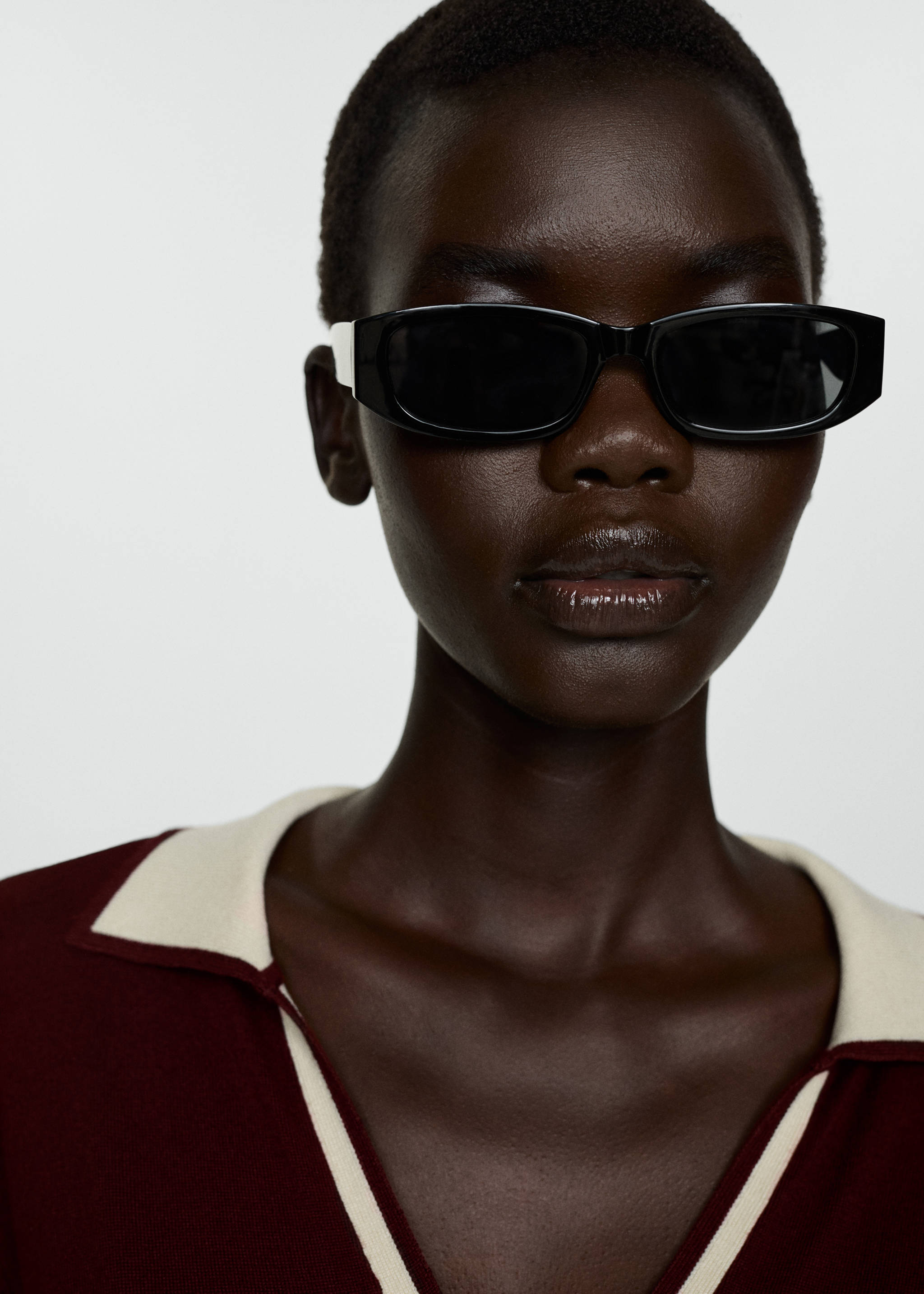 Knitted dress with contrasting collar - Details of the article 1