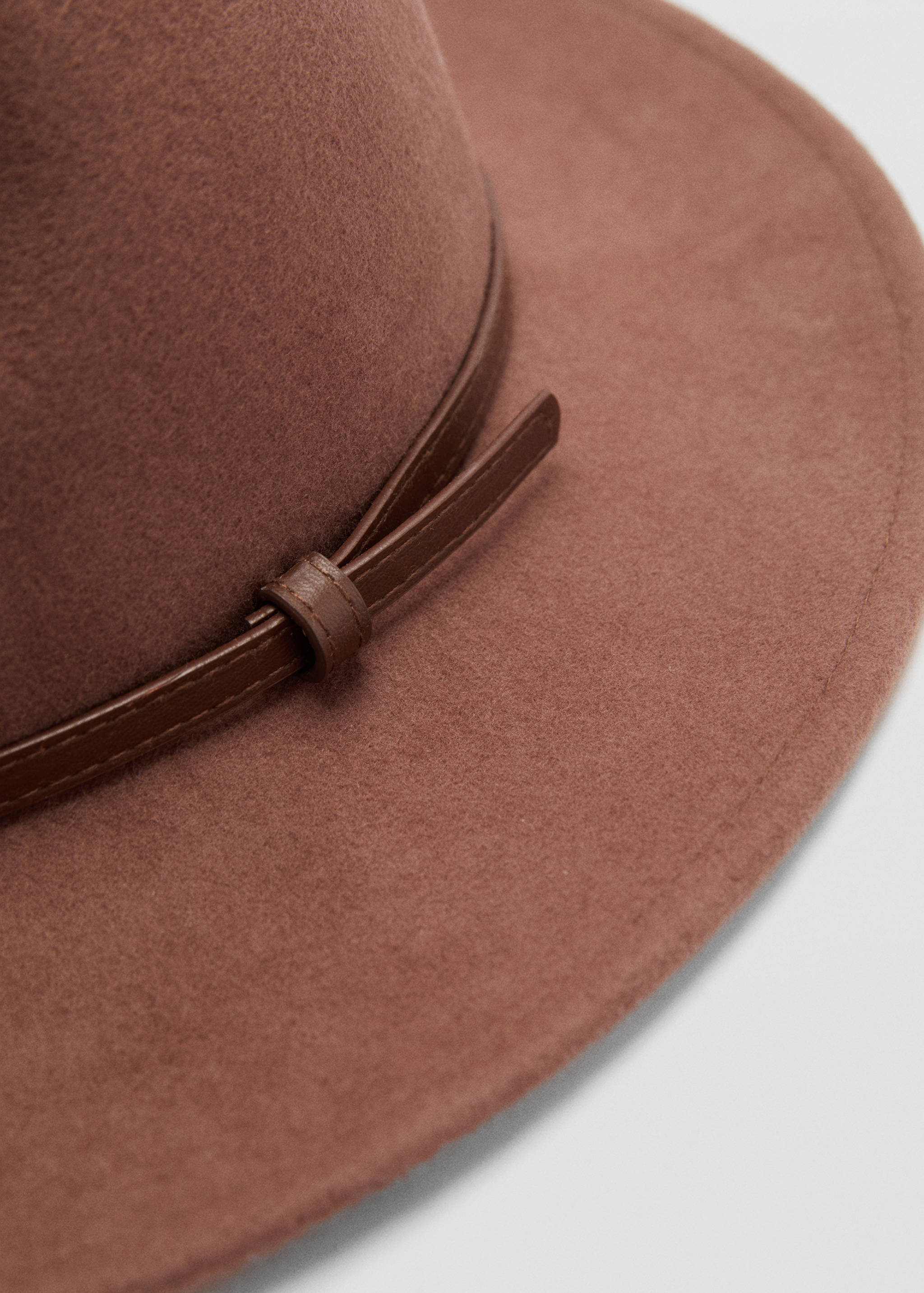 Woollen hat with decorative ribbon - Details of the article 1