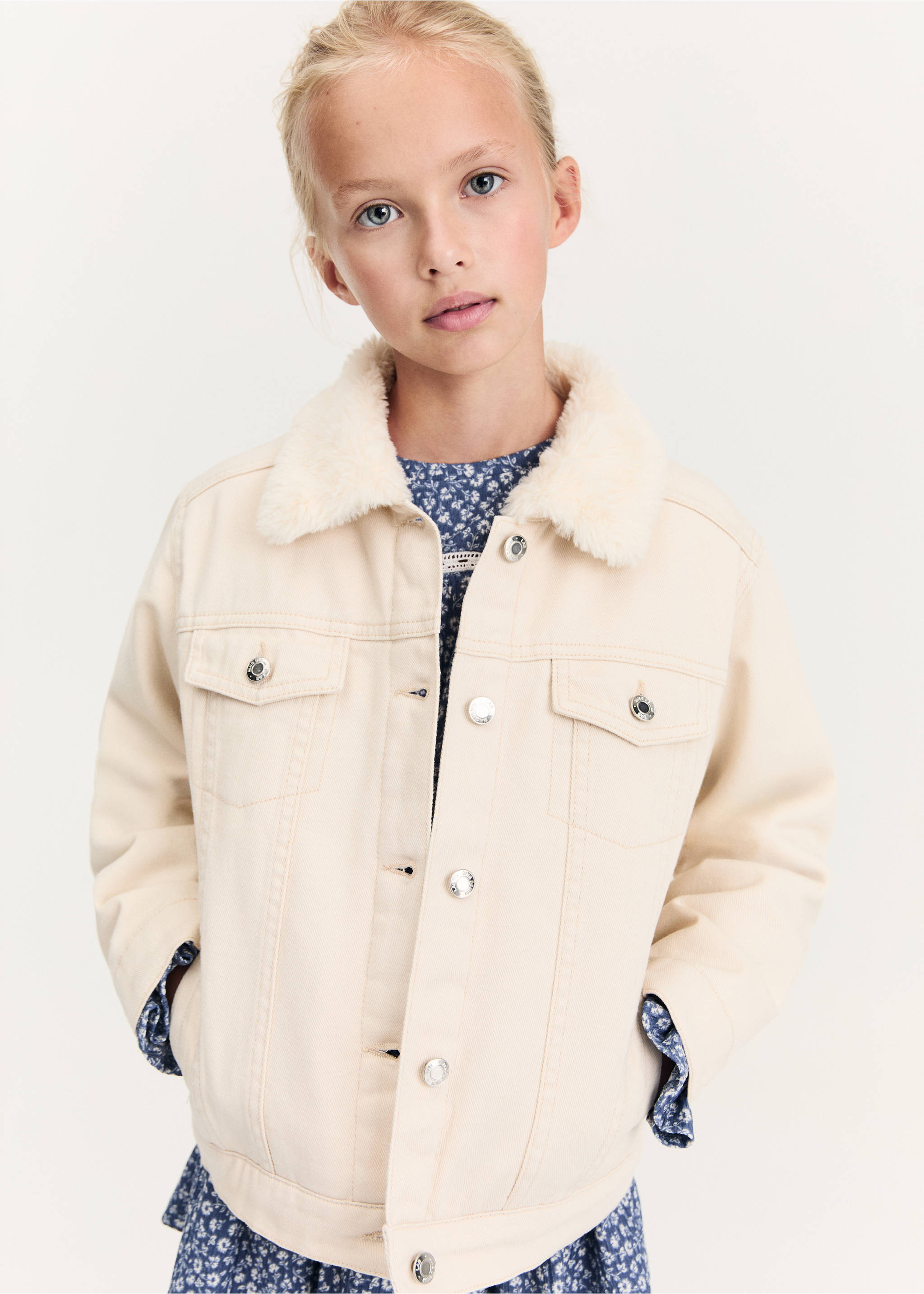 Jacke mit Teddyfell-Innenfutter - Mittlere Ansicht, Sandfarben. Ref: 77066338-00.