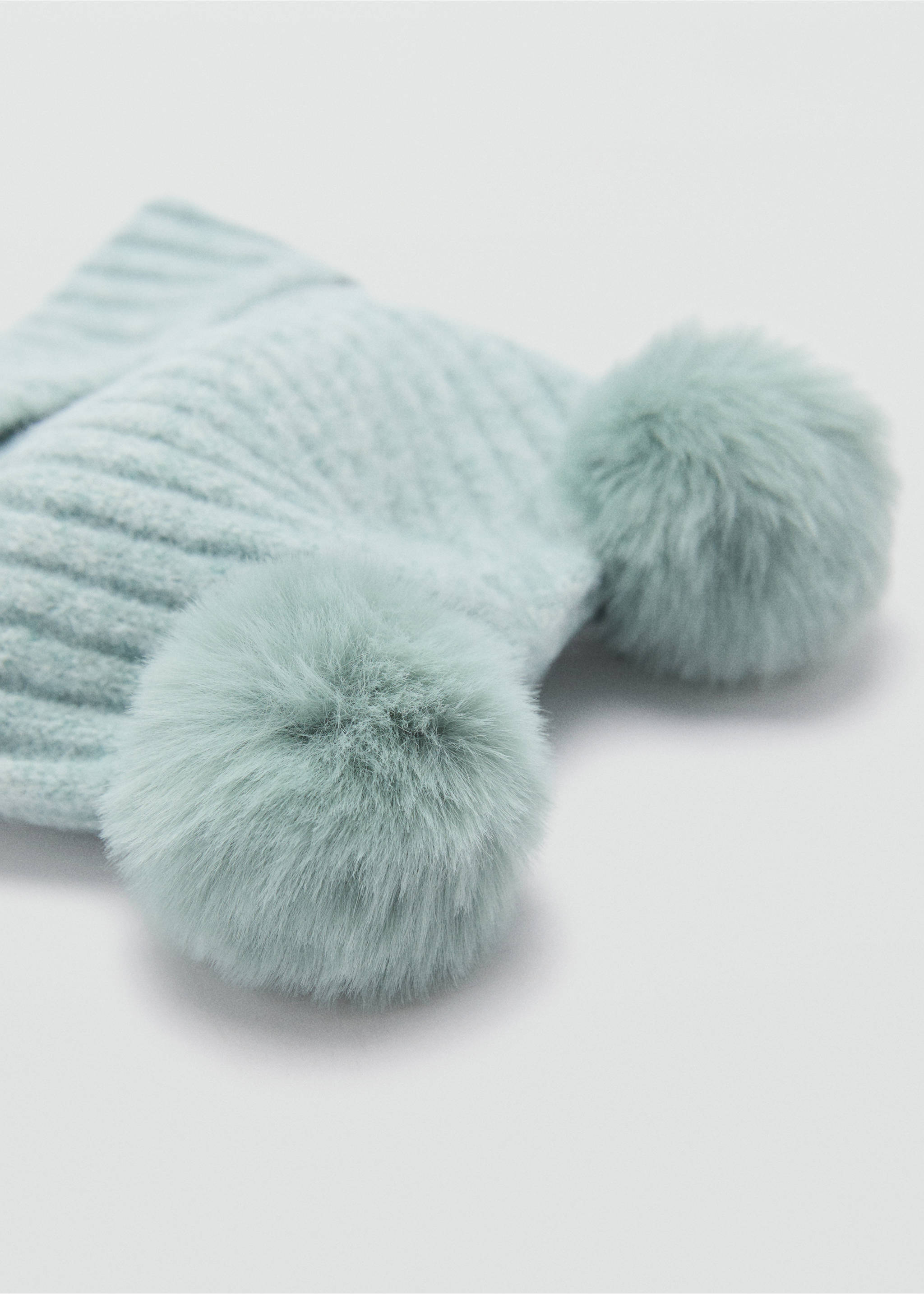 Pom pom cable-knit beanie - Details of the article 1, Aqua Green. Ref: 77066728-00.