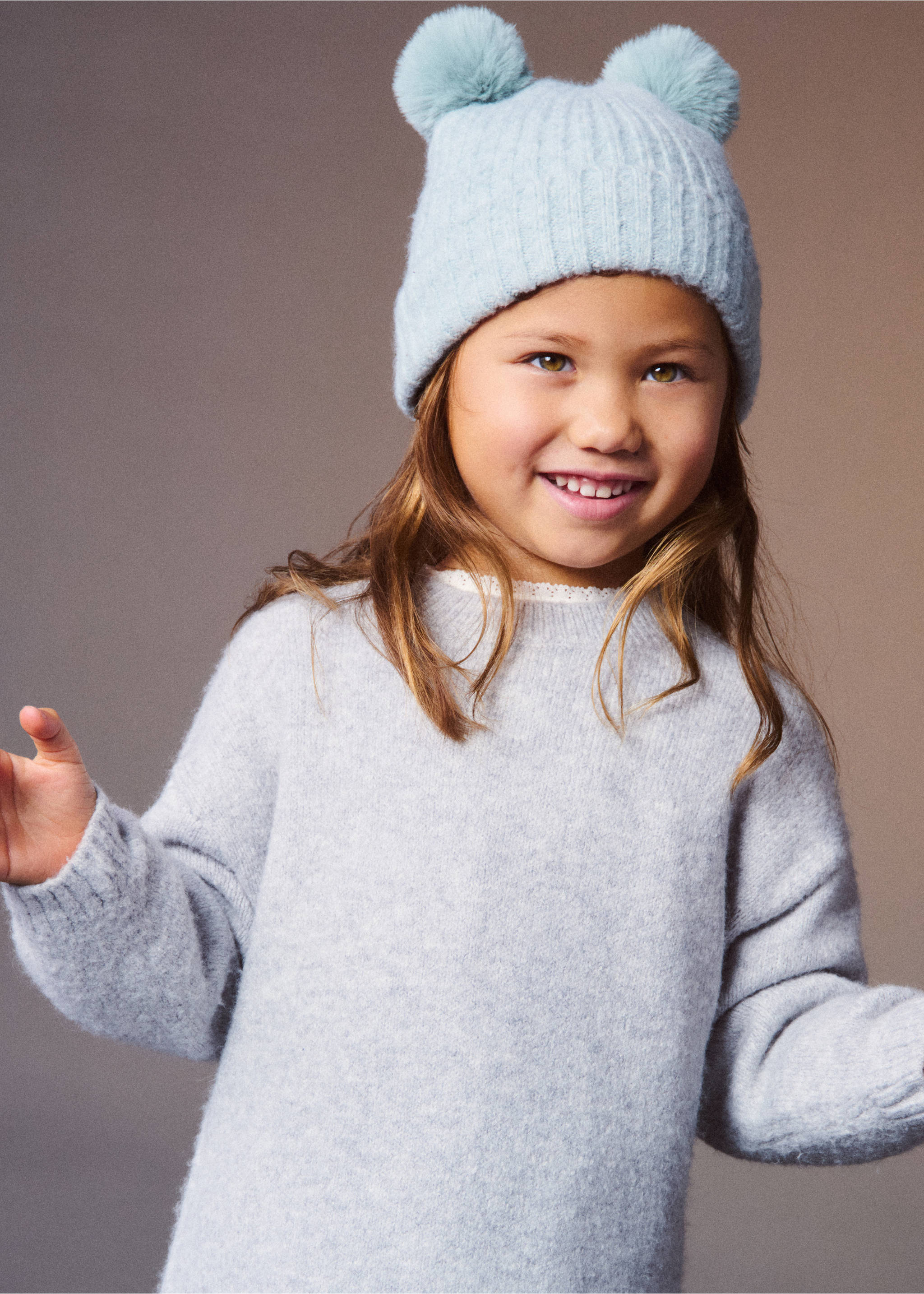 Pom pom cable-knit beanie - Details of the article 5, Aqua Green. Ref: 77066728-00.