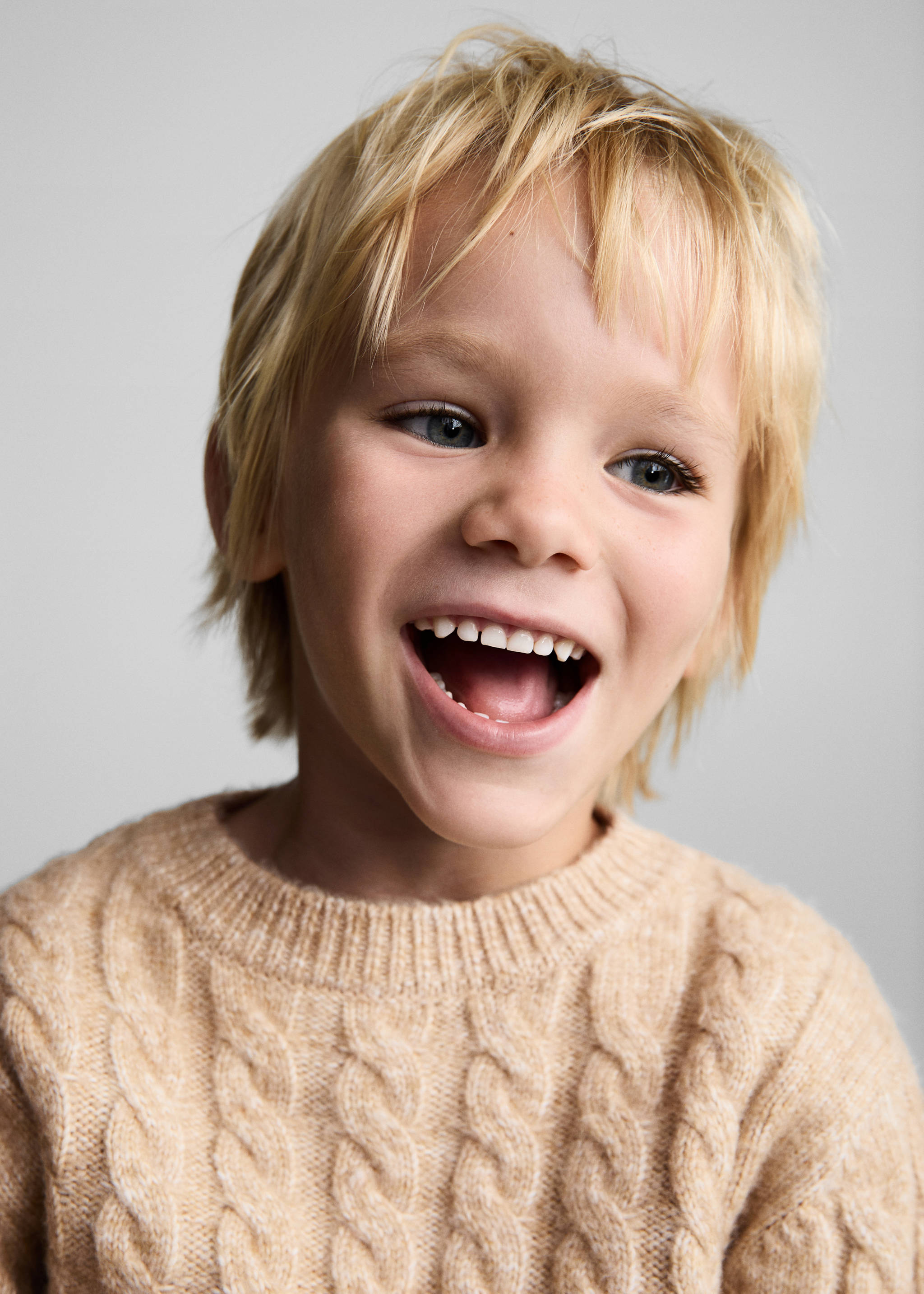 Braided knitted sweater - Details of the article 1