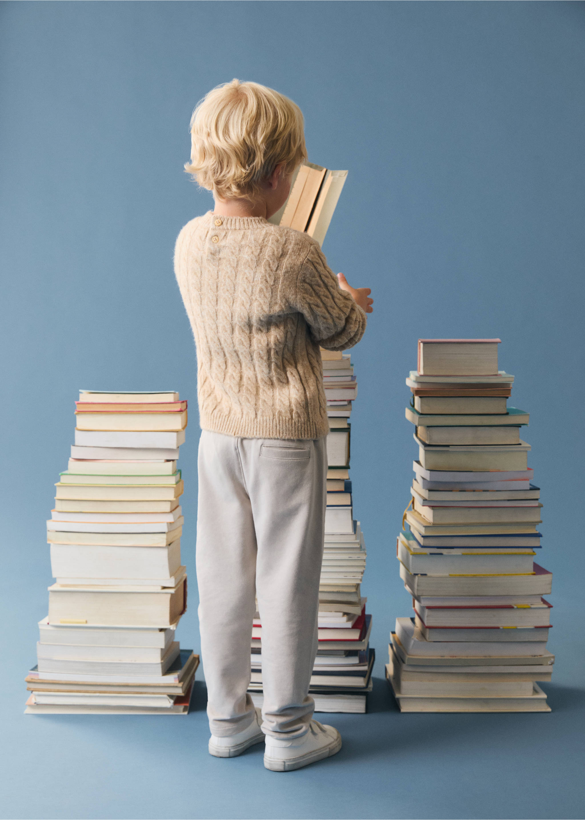 Braided knitted sweater - Details of the article 5, Medium Brown. Ref: 77066733-00.