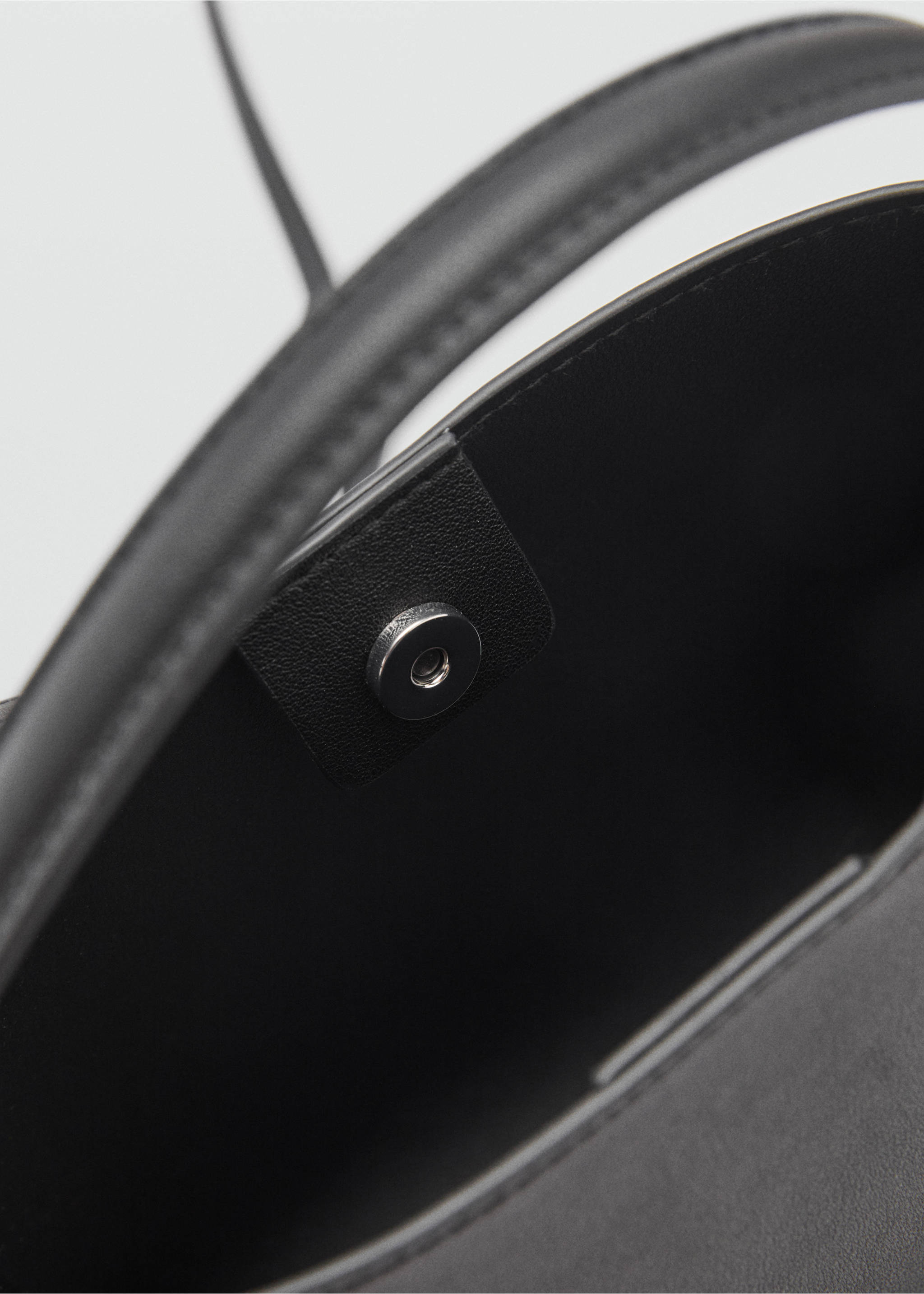 Shopper-veske med spennedetalj - Artikkeldetalj 2, Svart. Ref: 77066740-00.