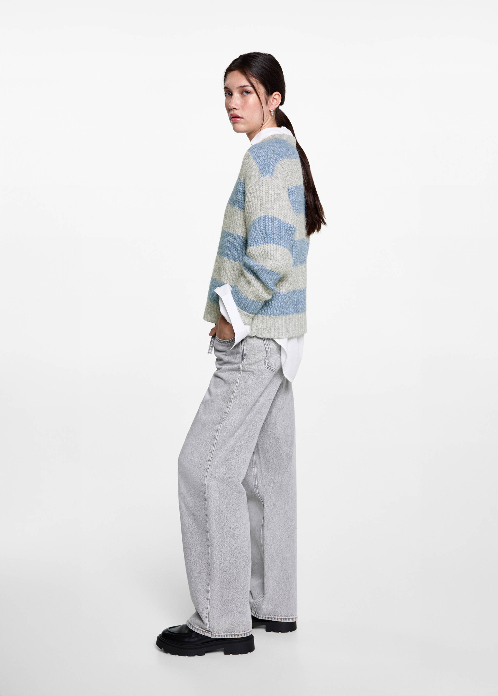 Randig stickad tröja - Allmän bild