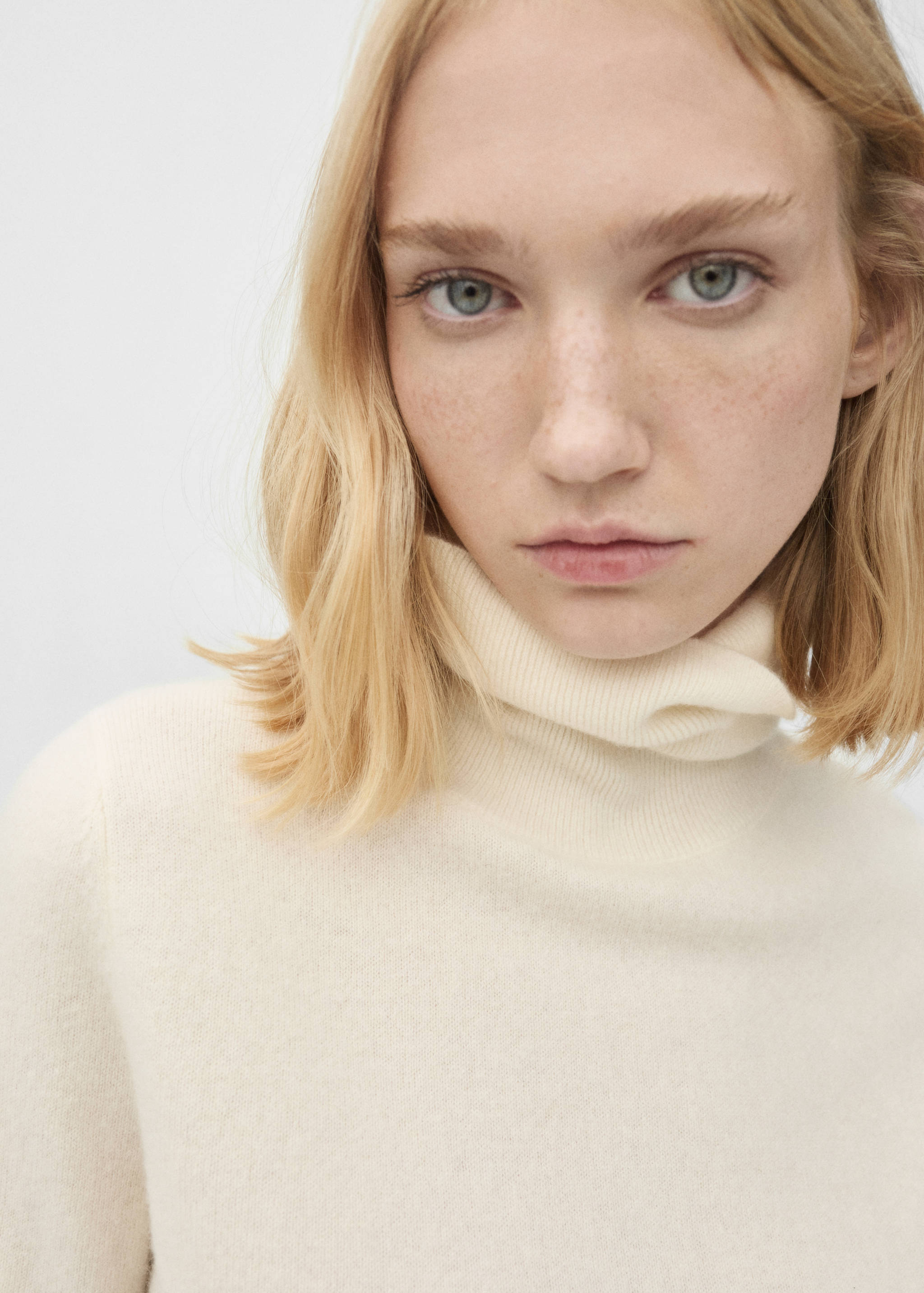 Cashmere roll neck jumper - Details of the article 1