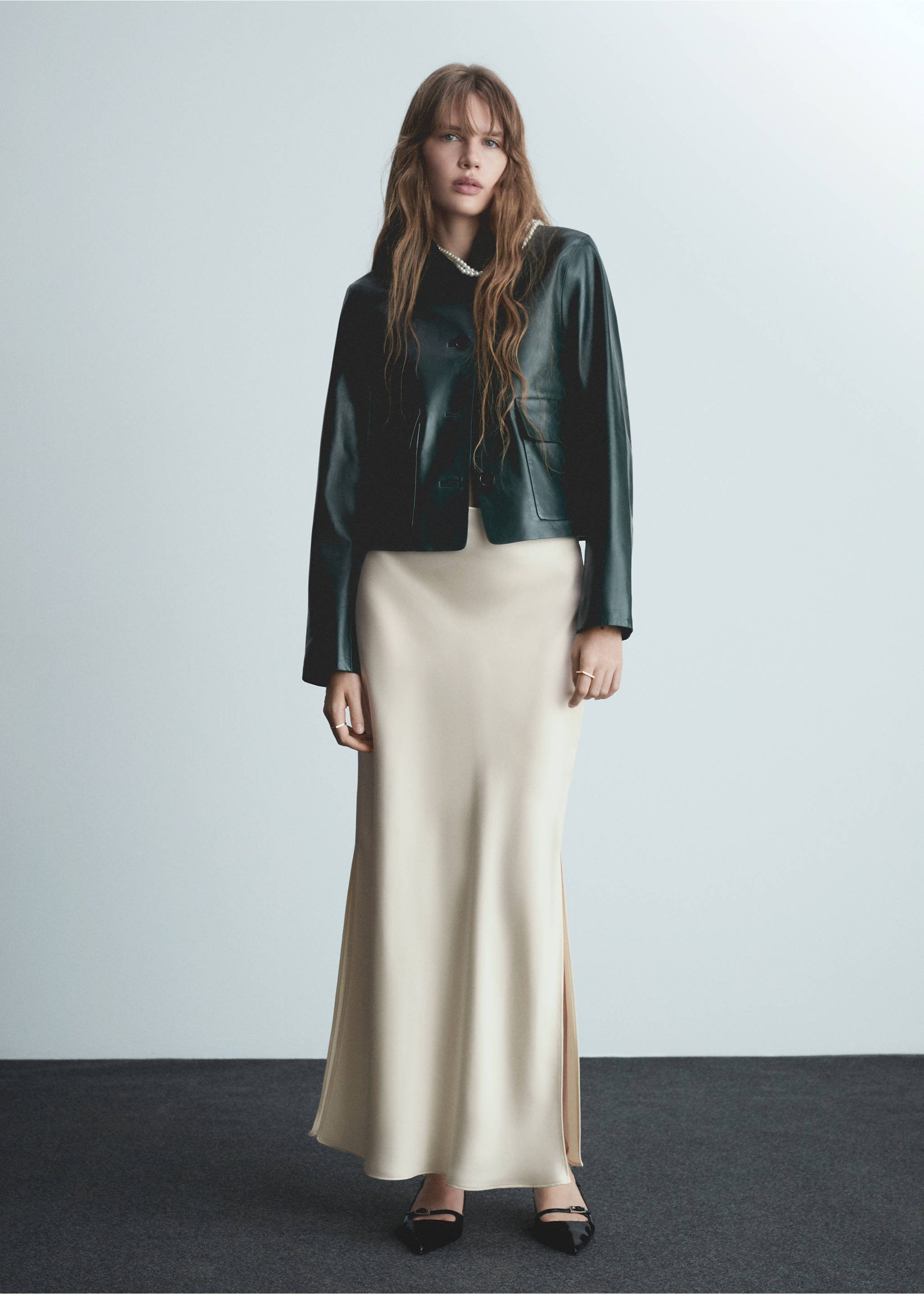 Satin long skirt - General plane, Sand. Ref: 77066755-00.