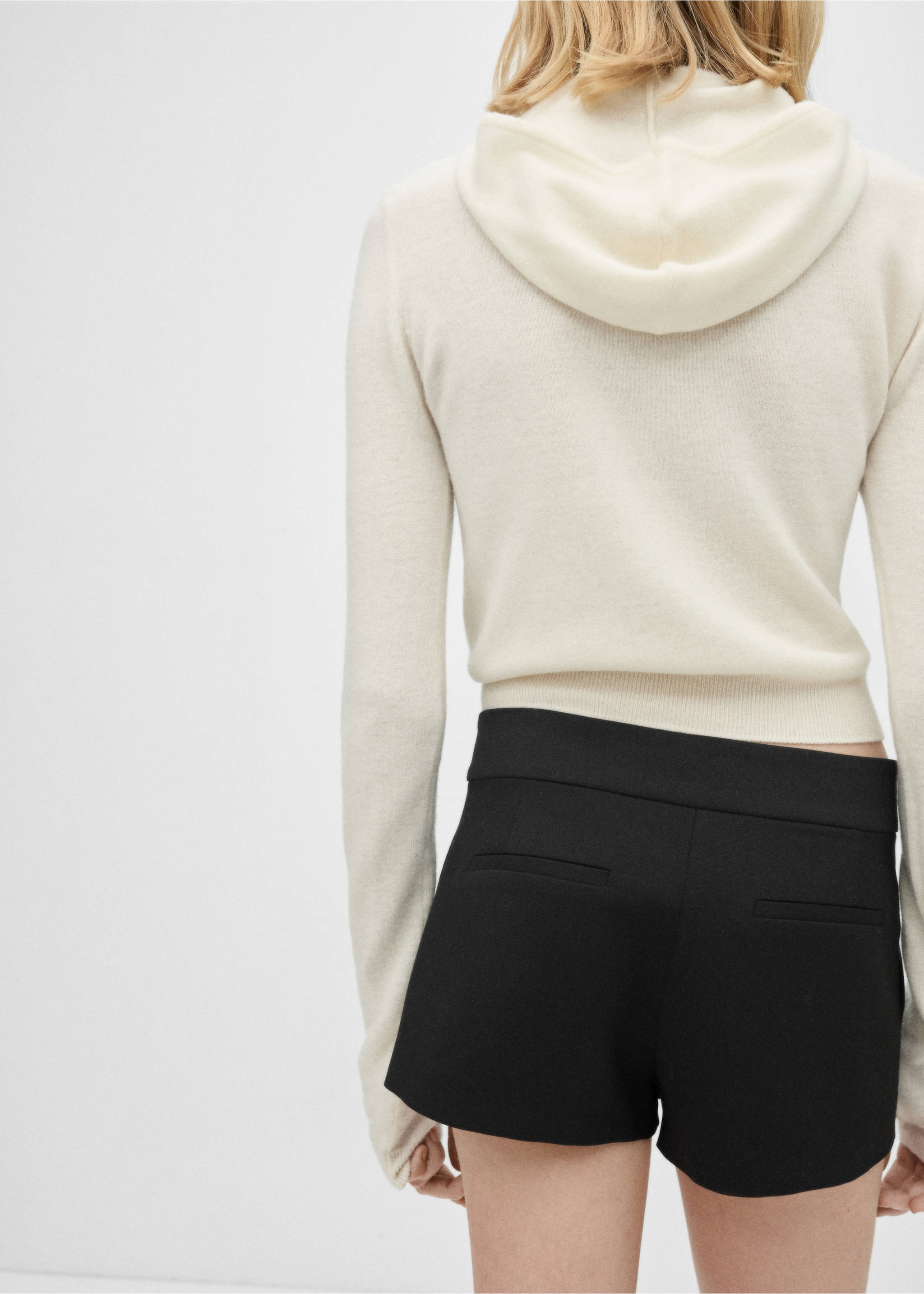 Suknja niskog struka - Stražnji dio artikla, Crna. Ref: 77066759-00.