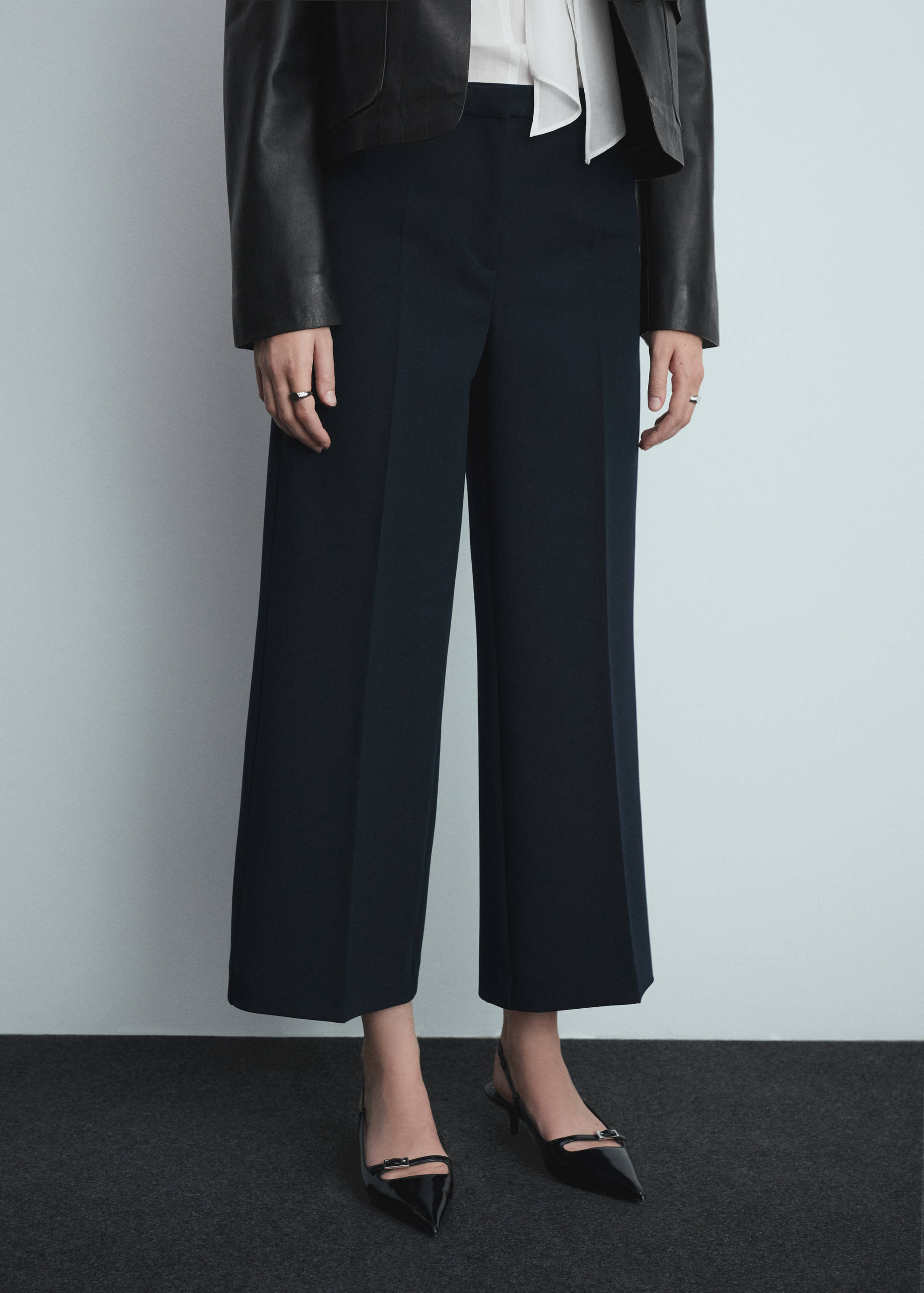 Wideleg-Bundfaltenhose - Mittlere Ansicht
