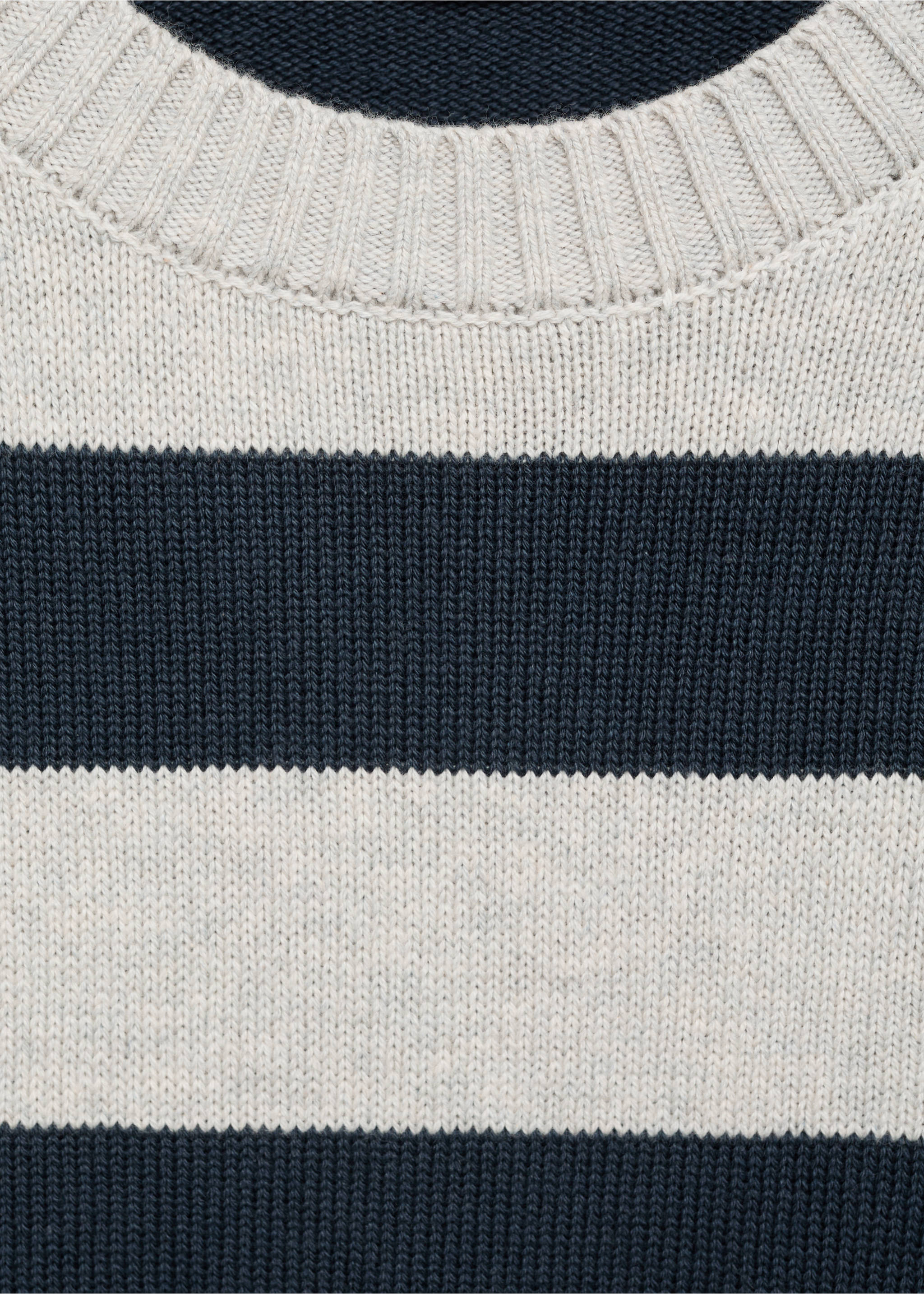 Gestreifter Strickpullover - Detail des Artikels 8, Dunkles Marineblau. Ref: 77067128-00.