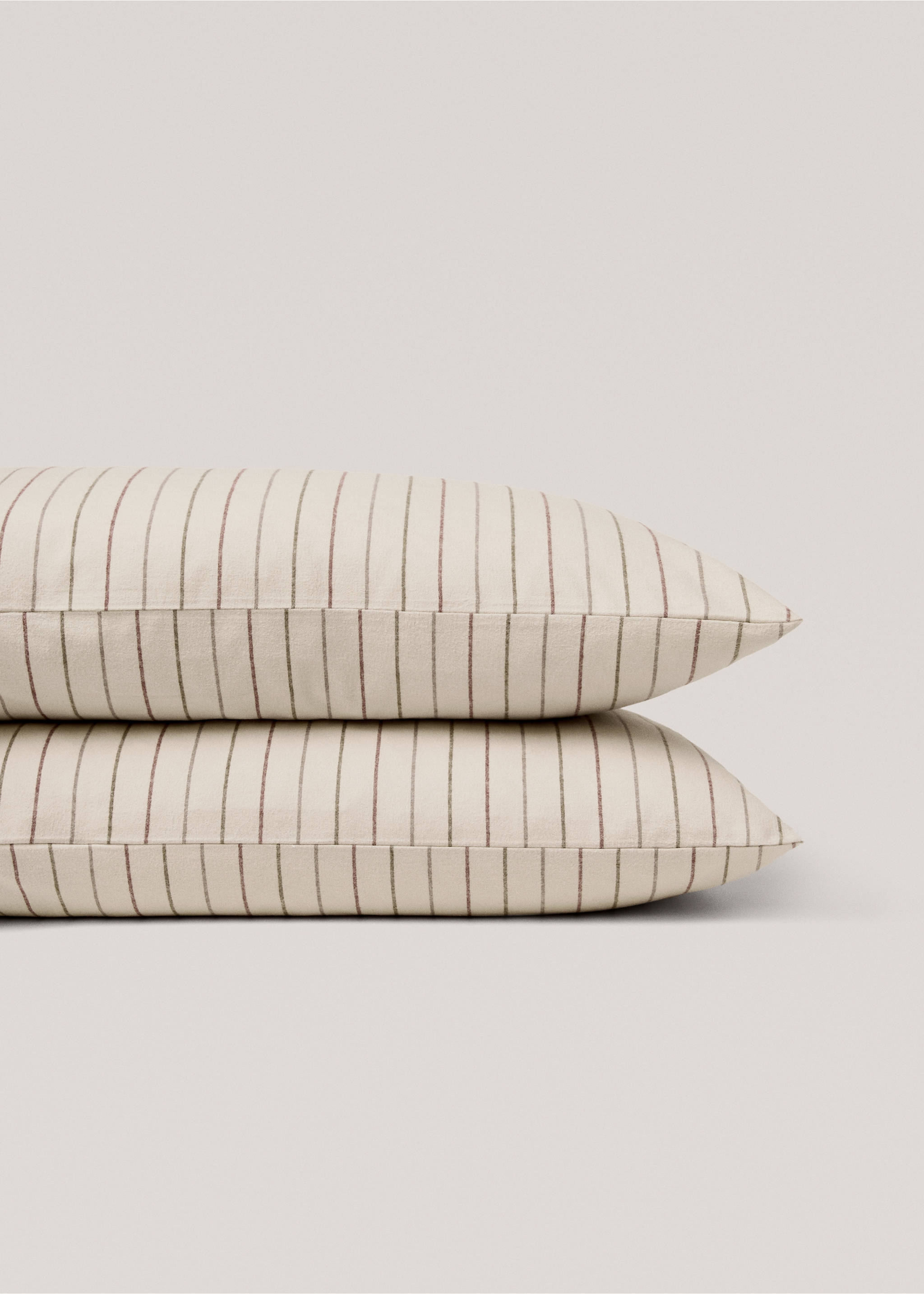 Vendbart putetrekk med ruter i flanell, 50x75 cm - Artikkeldetalj 1, Beige. Ref: 77067653-00.